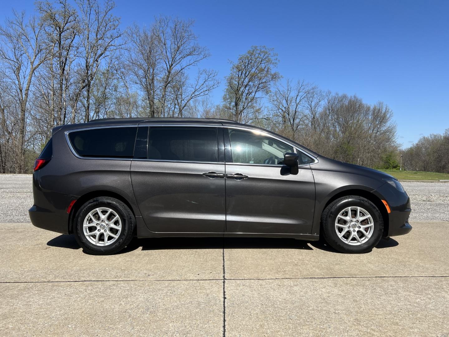2020 GRAY /Black Leather CHRYSLER VOYAGER LXI (2C4RC1DG2LR) with an 3.6L V6 engine, Automatic transmission, located at 2990 Old Orchard Rd., Jackson, MO, 63755, 37.354214, -89.612106 - 2020 Chrysler Voyager LXI 110xxx miles Front Wheel Drive 3.6L V6 Automatic Leather 3rd Row Stow 'N Go Backup Camera Power Driver Seat Bluetooth Remote Start Cruise Power Windows/Locks/Mirrors We have financing available and we accept trades! Fill out a credit application on our website - Photo#8