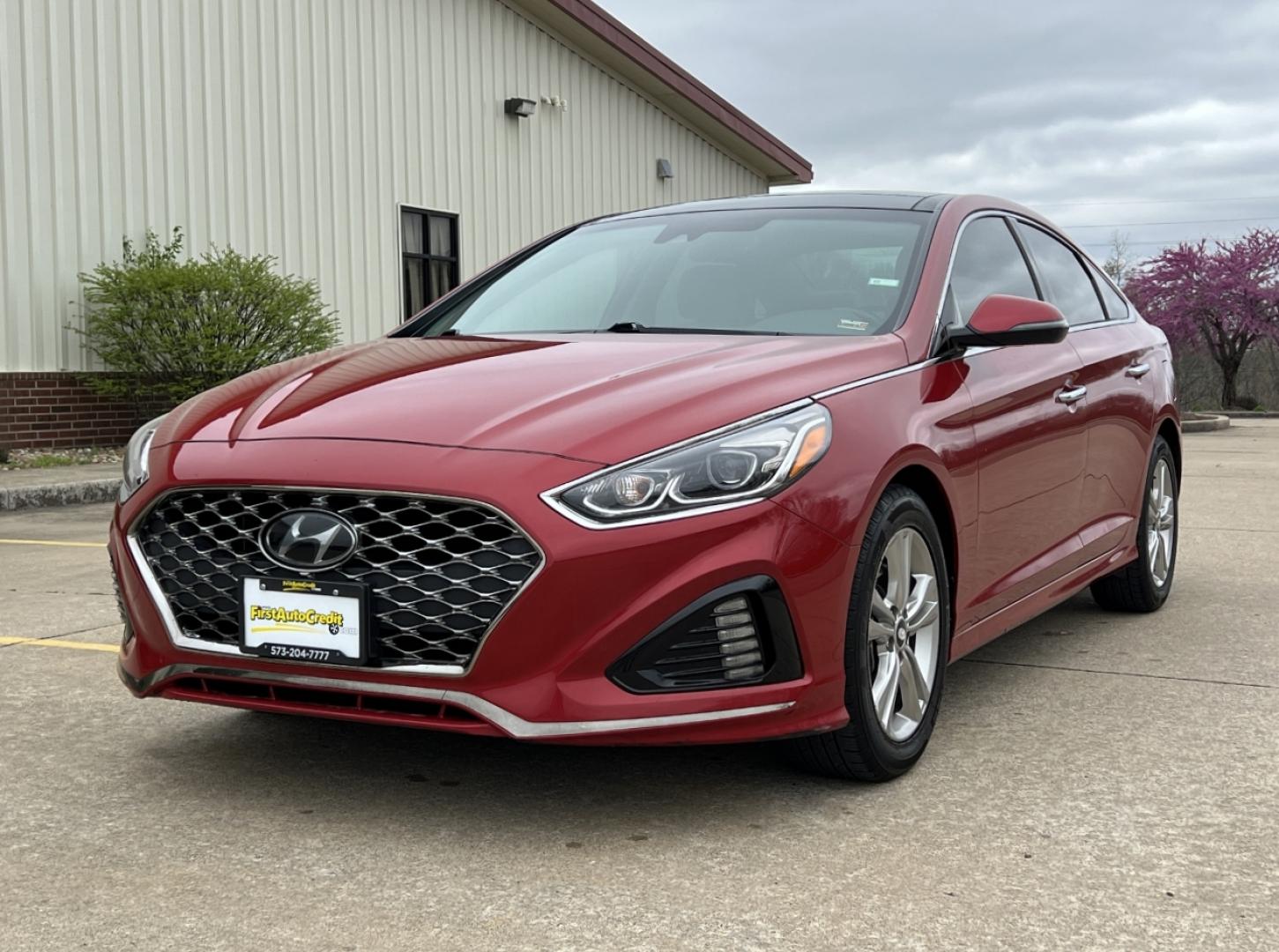 2019 RED /Gray Leather HYUNDAI SONATA LIMITED (5NPE34AF4KH) with an 2.4L 4 Cyl. engine, Automatic transmission, located at 2990 Old Orchard Rd., Jackson, MO, 63755, 37.354214, -89.612106 - 2019 Hyundai Sonata Limited 130xxx miles Front Wheel Drive 2.4L 4 Cyl. Automatic Leather Navigation Power/Heated/Cooled Seats Heated Steering Wheel Backup Camera Sunroof Bluetooth Cruise Power Windows/Locks/Mirrors We have financing available and we accept trades! Fill out a credit app - Photo#7