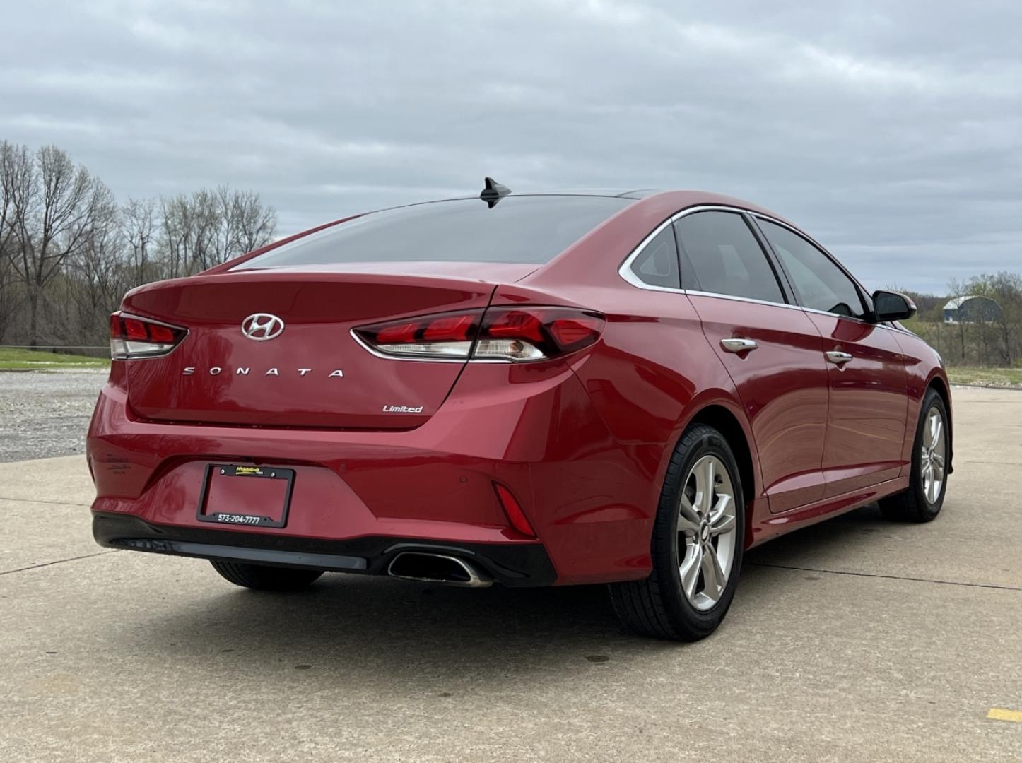 2019 RED /Gray Leather HYUNDAI SONATA LIMITED (5NPE34AF4KH) with an 2.4L 4 Cyl. engine, Automatic transmission, located at 2990 Old Orchard Rd., Jackson, MO, 63755, 37.354214, -89.612106 - 2019 Hyundai Sonata Limited 130xxx miles Front Wheel Drive 2.4L 4 Cyl. Automatic Leather Navigation Power/Heated/Cooled Seats Heated Steering Wheel Backup Camera Sunroof Bluetooth Cruise Power Windows/Locks/Mirrors We have financing available and we accept trades! Fill out a credit app - Photo#10