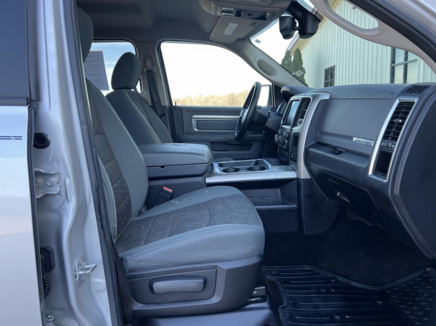 2016 SILVER /Gray Cloth RAM 1500 SLT (1C6RR7TT7GS) with an 5.7L engine, Automatic transmission, located at 2990 Old Orchard Rd., Jackson, MO, 63755, 37.354214, -89.612106 - Photo#15