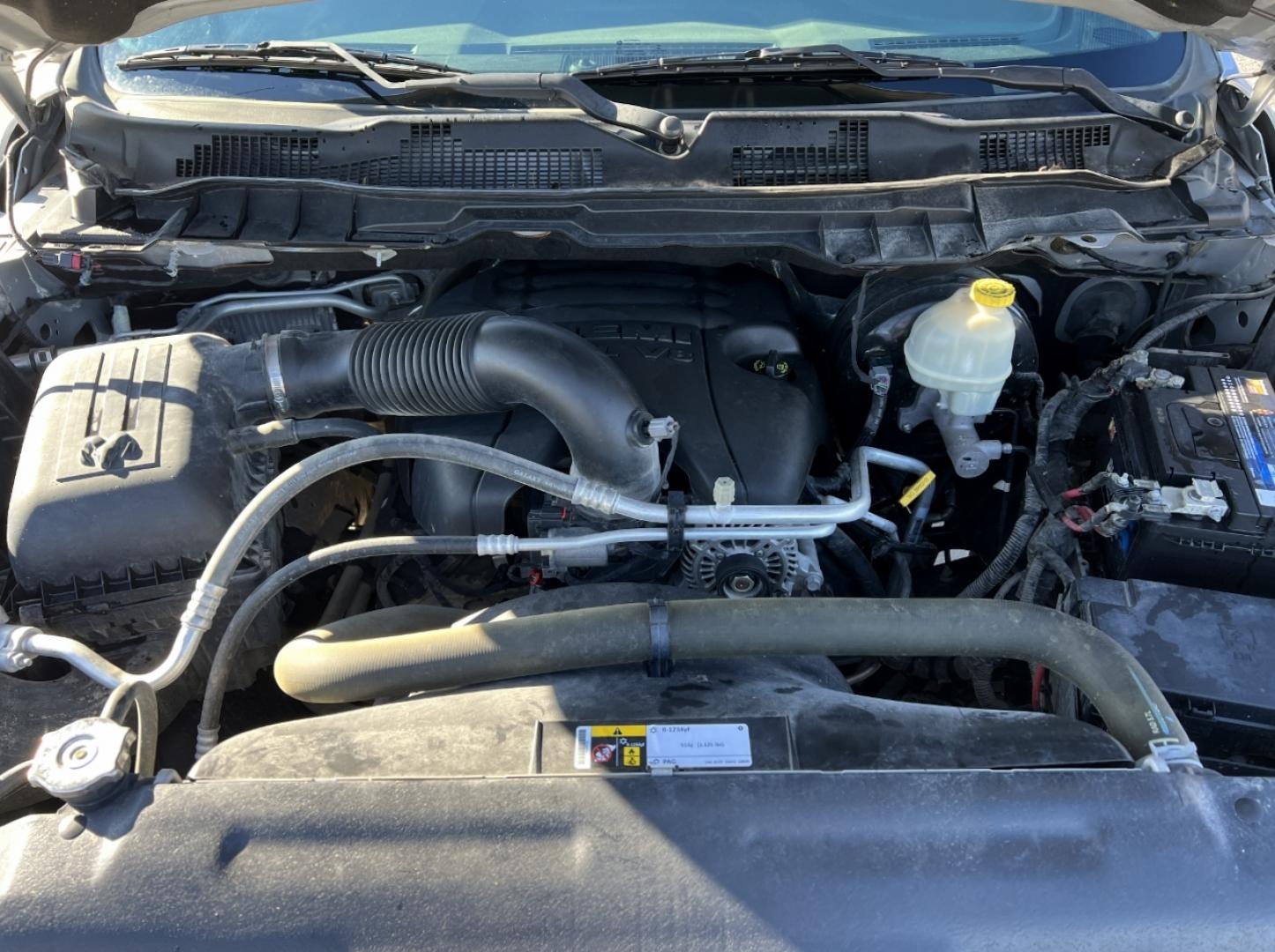 2016 SILVER /Gray Cloth RAM 1500 SLT (1C6RR7TT7GS) with an 5.7L engine, Automatic transmission, located at 2990 Old Orchard Rd., Jackson, MO, 63755, 37.354214, -89.612106 - Photo#32