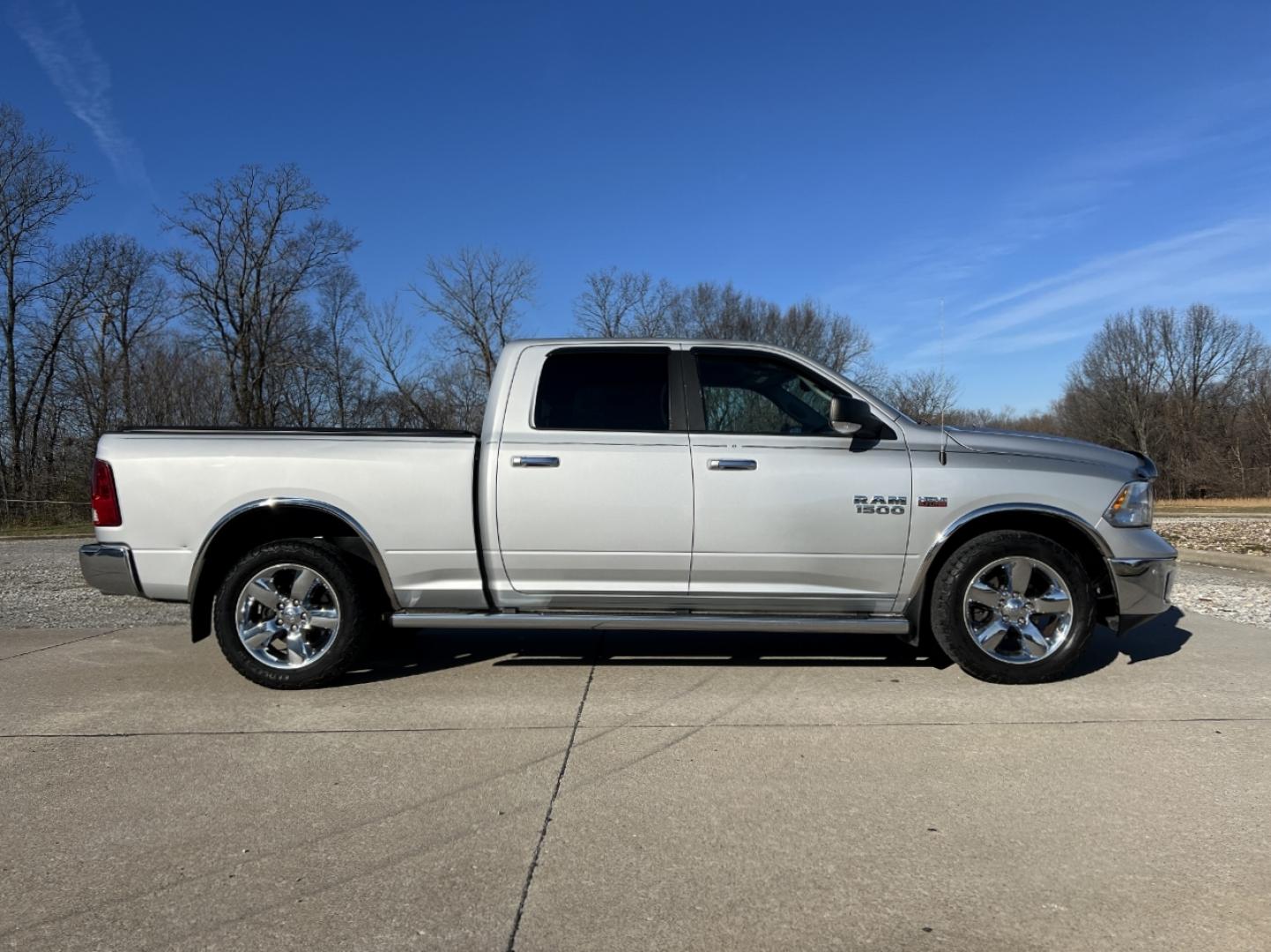2016 SILVER /Gray Cloth RAM 1500 SLT (1C6RR7TT7GS) with an 5.7L engine, Automatic transmission, located at 2990 Old Orchard Rd., Jackson, MO, 63755, 37.354214, -89.612106 - Photo#8