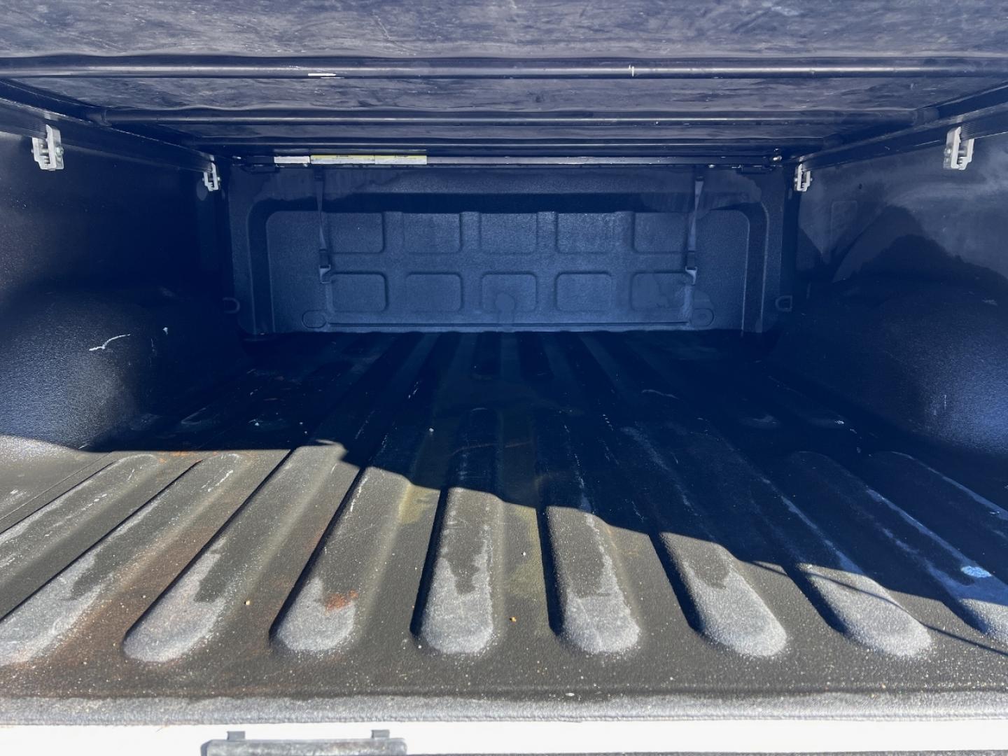 2016 SILVER /Gray Cloth RAM 1500 SLT (1C6RR7TT7GS) with an 5.7L engine, Automatic transmission, located at 2990 Old Orchard Rd., Jackson, MO, 63755, 37.354214, -89.612106 - Photo#19