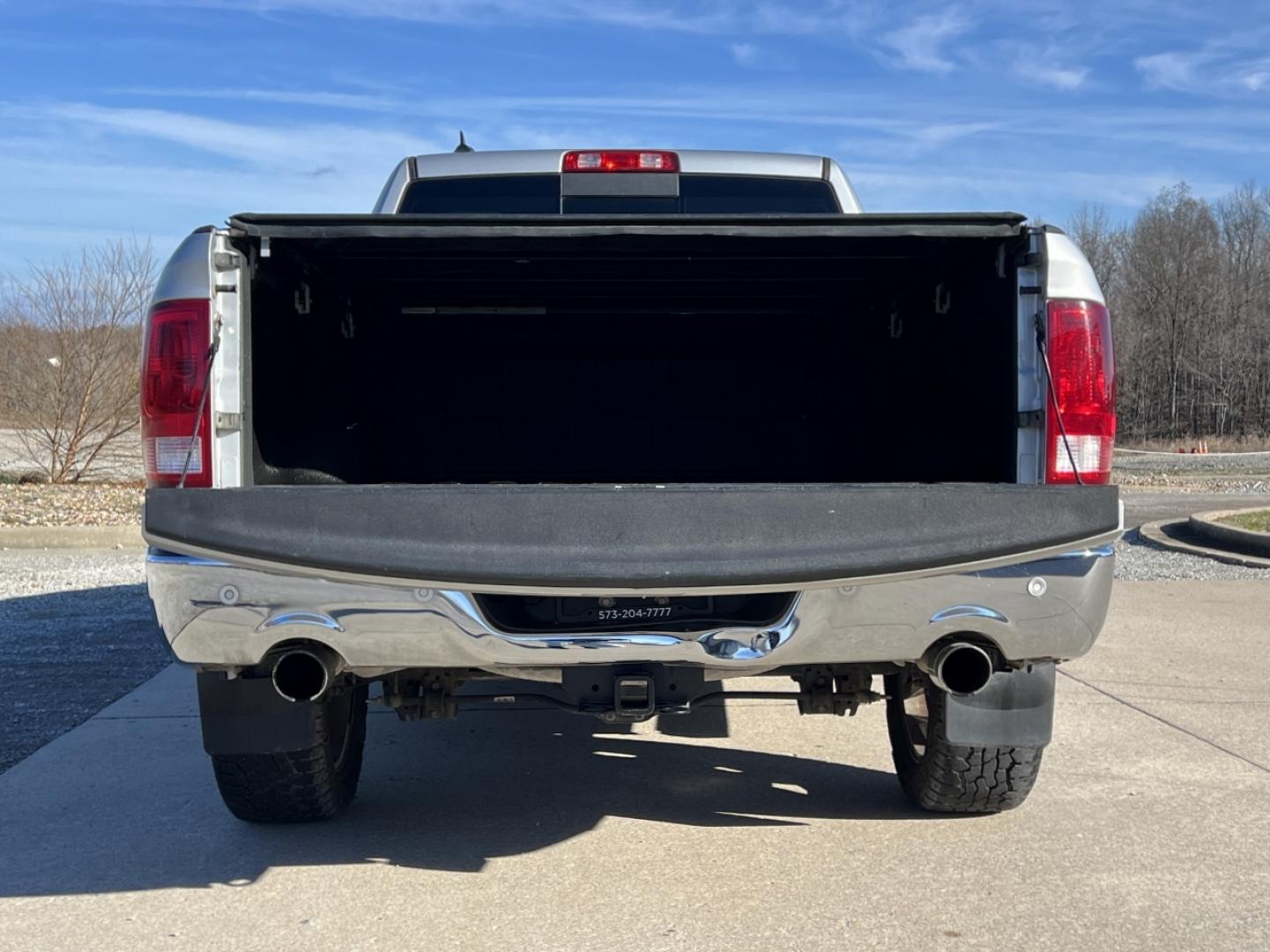 2016 SILVER /Gray Cloth RAM 1500 SLT (1C6RR7TT7GS) with an 5.7L engine, Automatic transmission, located at 2990 Old Orchard Rd., Jackson, MO, 63755, 37.354214, -89.612106 - Photo#18