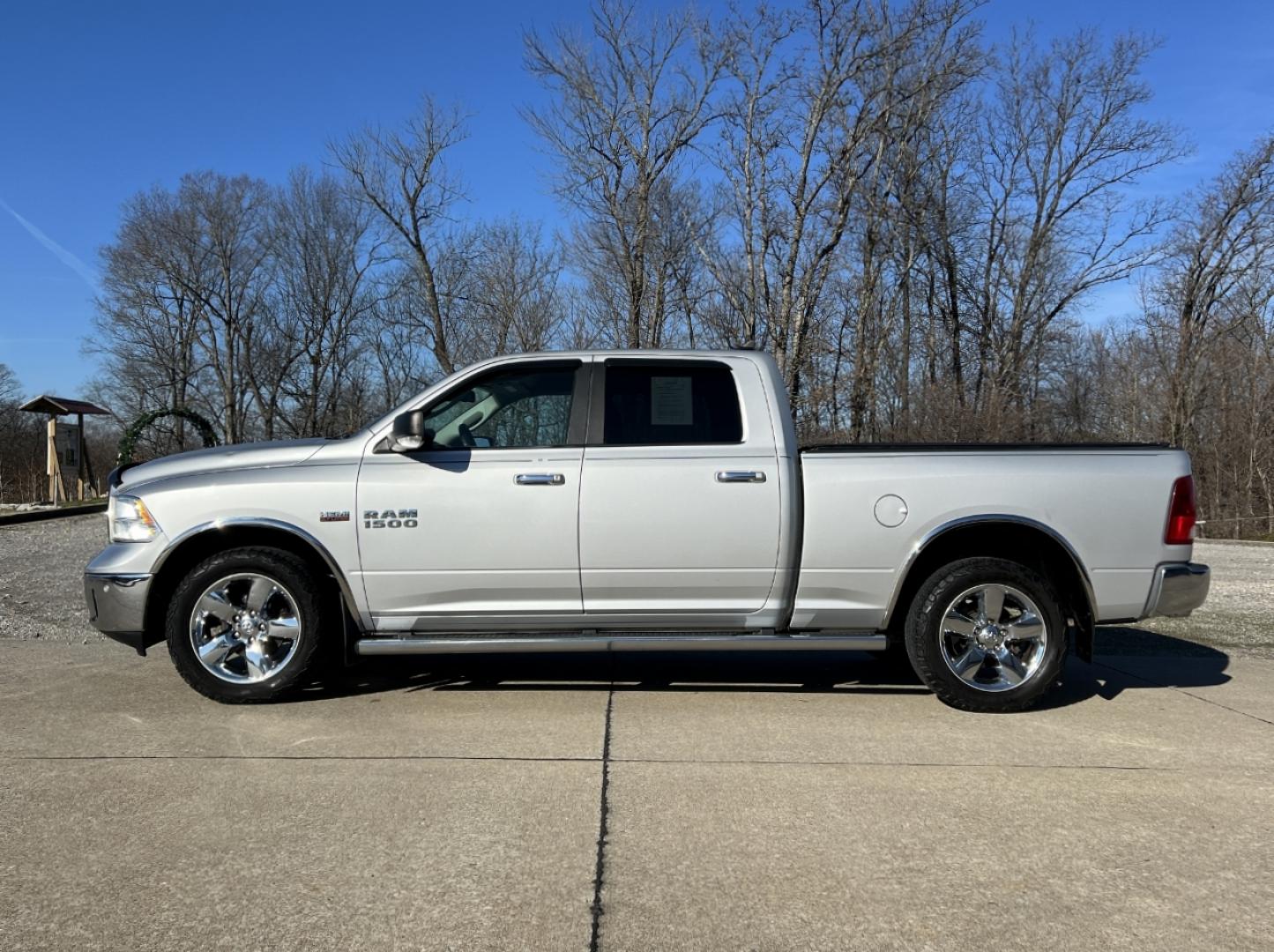 2016 SILVER /Gray Cloth RAM 1500 SLT (1C6RR7TT7GS) with an 5.7L engine, Automatic transmission, located at 2990 Old Orchard Rd., Jackson, MO, 63755, 37.354214, -89.612106 - Photo#7