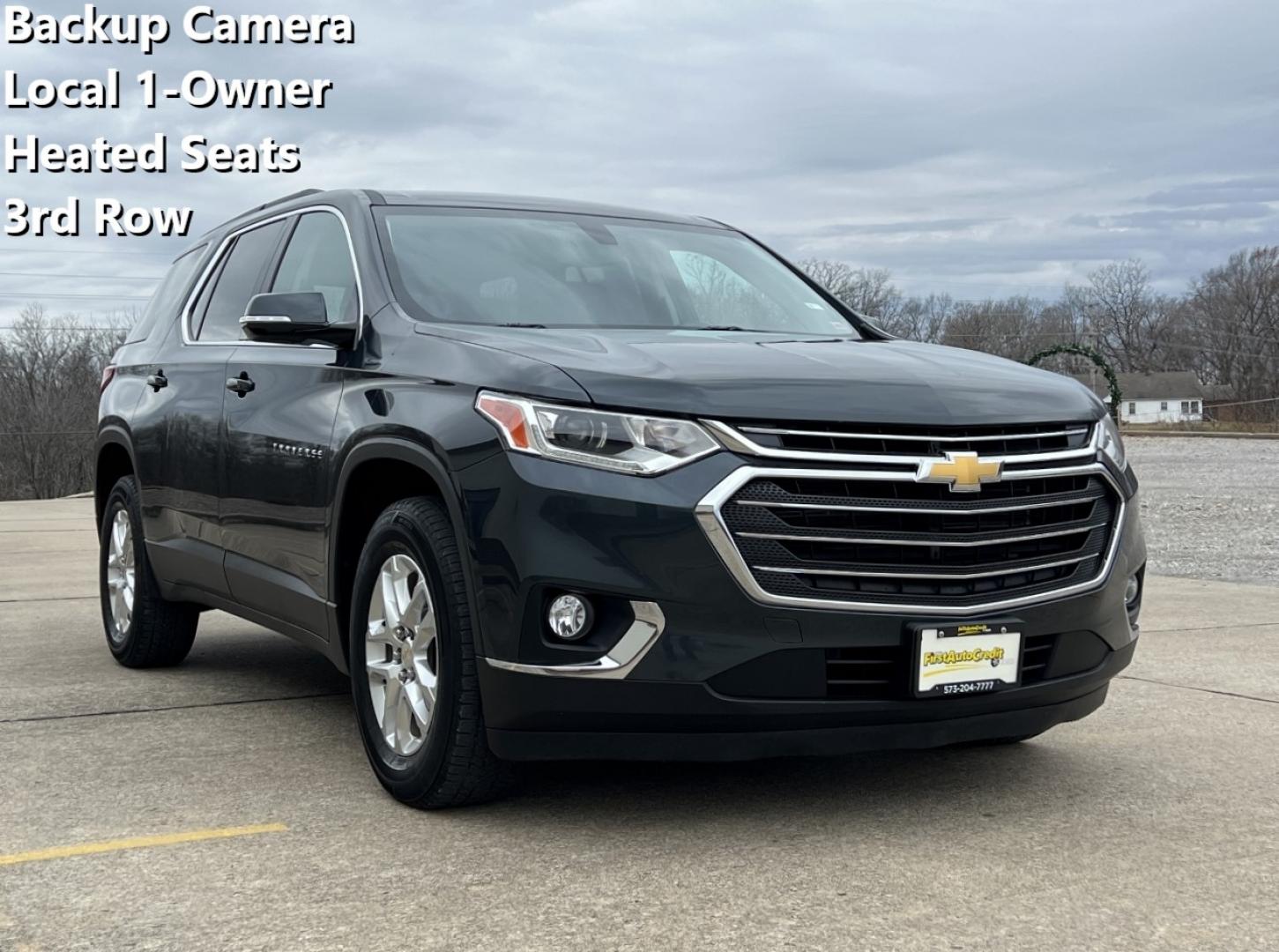 2019 GRAY /Black Cloth CHEVROLET TRAVERSE LT (1GNERGKW9KJ) with an 3.6L engine, Automatic transmission, located at 2990 Old Orchard Rd., Jackson, MO, 63755, 37.354214, -89.612106 - Photo#0