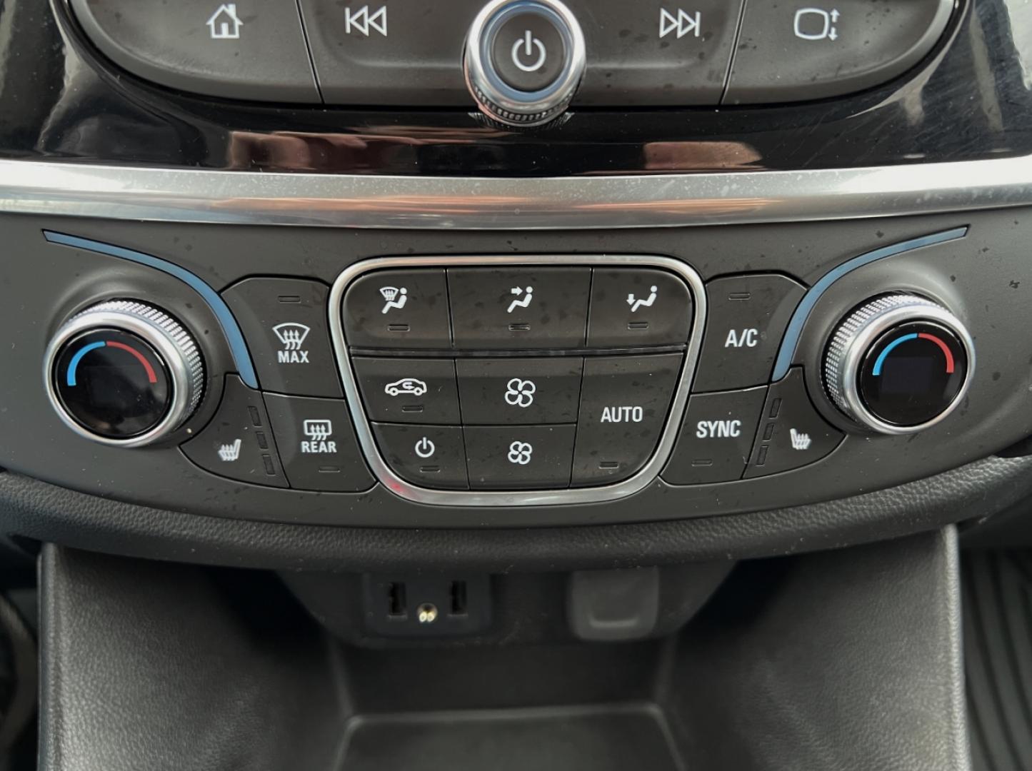 2019 GRAY /Black Cloth CHEVROLET TRAVERSE LT (1GNERGKW9KJ) with an 3.6L engine, Automatic transmission, located at 2990 Old Orchard Rd., Jackson, MO, 63755, 37.354214, -89.612106 - Photo#3