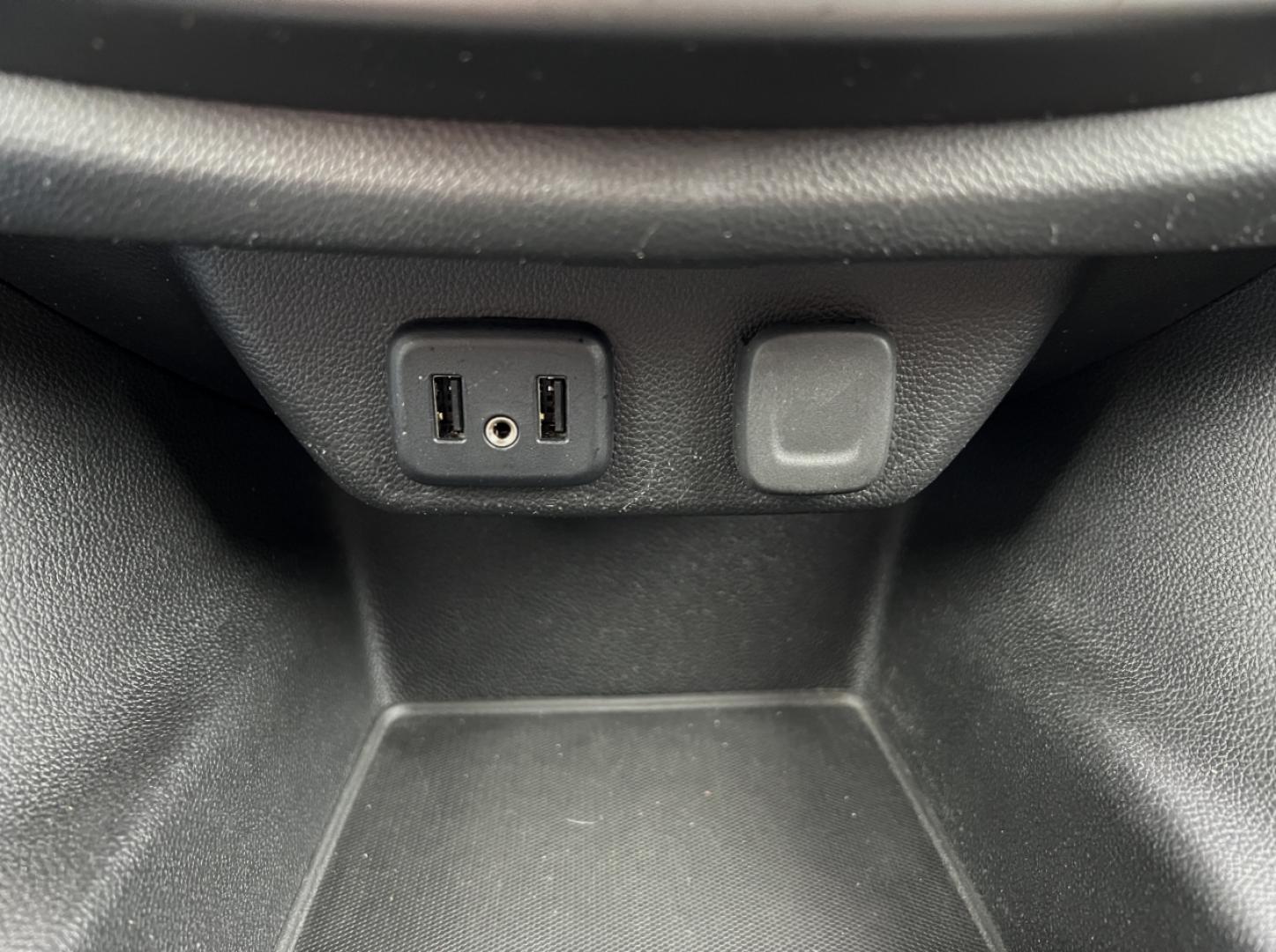 2019 GRAY /Black Cloth CHEVROLET TRAVERSE LT (1GNERGKW9KJ) with an 3.6L engine, Automatic transmission, located at 2990 Old Orchard Rd., Jackson, MO, 63755, 37.354214, -89.612106 - Photo#30