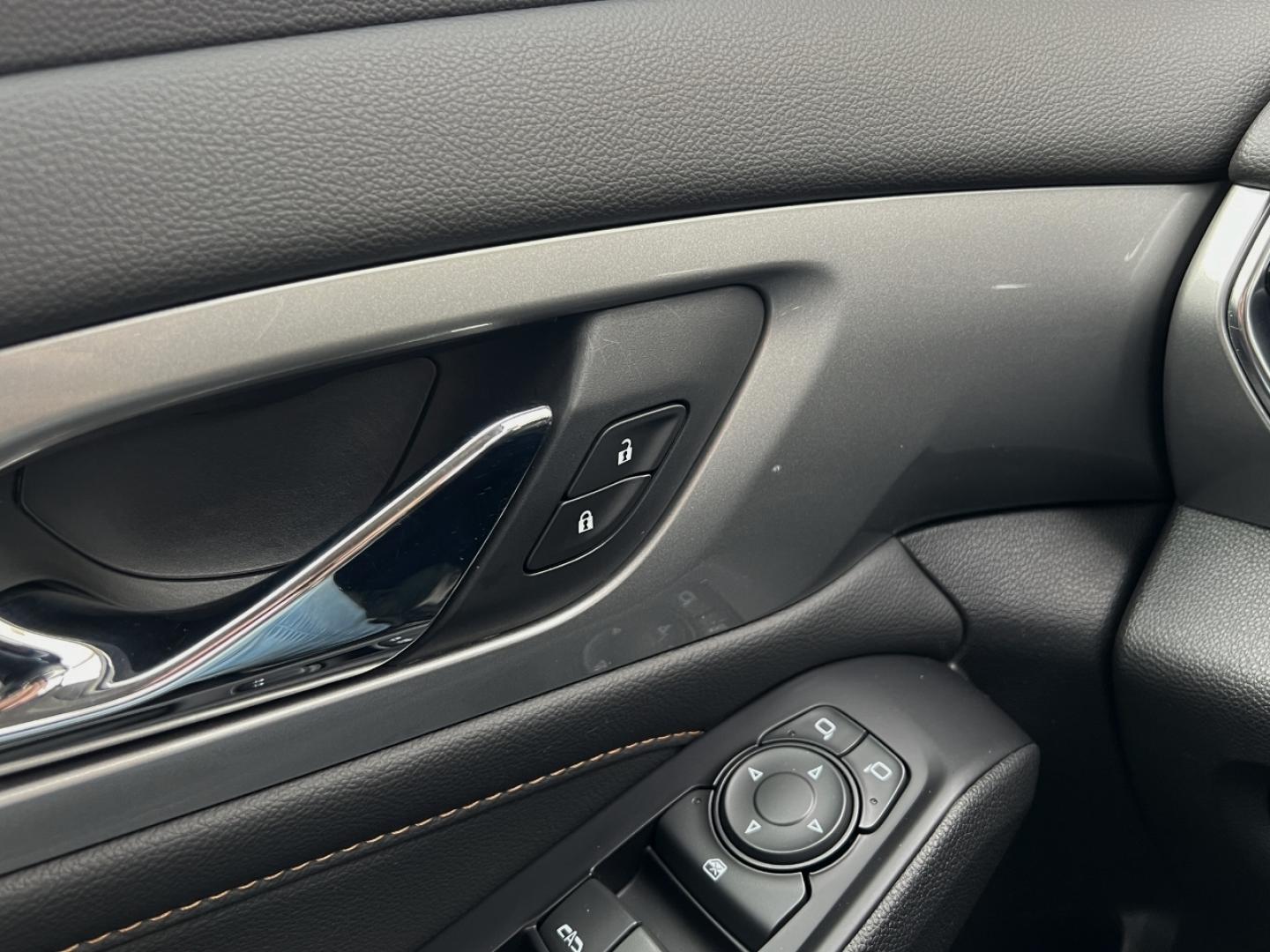 2019 GRAY /Black Cloth CHEVROLET TRAVERSE LT (1GNERGKW9KJ) with an 3.6L engine, Automatic transmission, located at 2990 Old Orchard Rd., Jackson, MO, 63755, 37.354214, -89.612106 - Photo#32