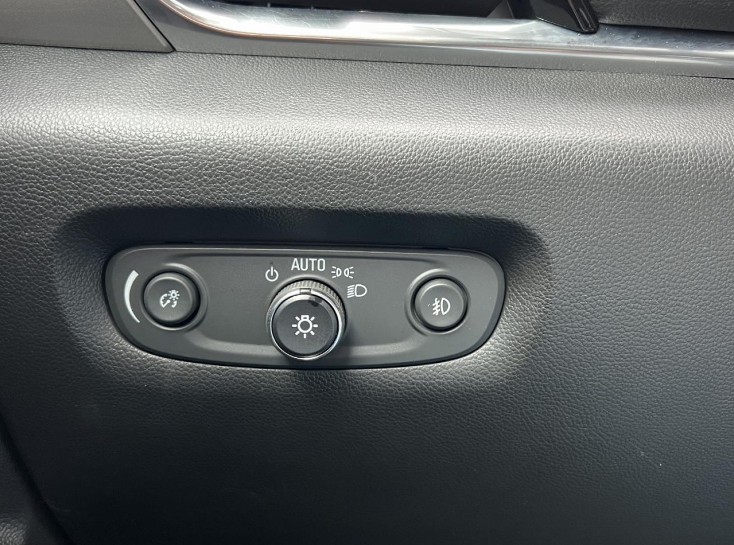 2019 GRAY /Black Cloth CHEVROLET TRAVERSE LT (1GNERGKW9KJ) with an 3.6L engine, Automatic transmission, located at 2990 Old Orchard Rd., Jackson, MO, 63755, 37.354214, -89.612106 - Photo#35