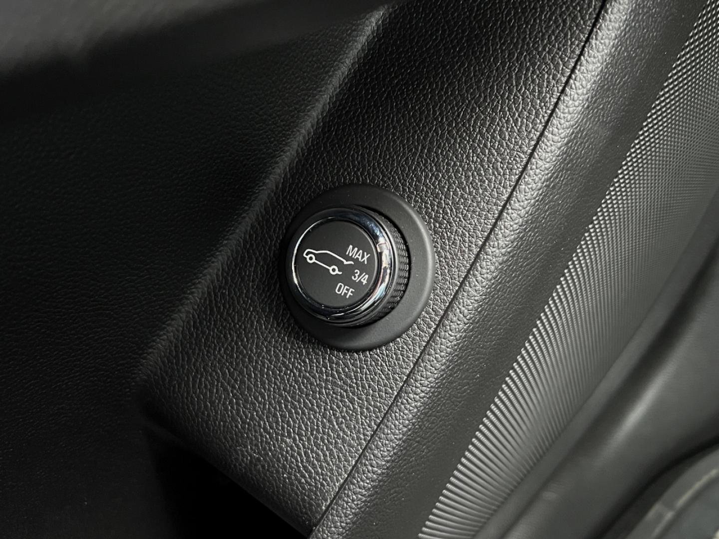 2019 GRAY /Black Cloth CHEVROLET TRAVERSE LT (1GNERGKW9KJ) with an 3.6L engine, Automatic transmission, located at 2990 Old Orchard Rd., Jackson, MO, 63755, 37.354214, -89.612106 - Photo#33