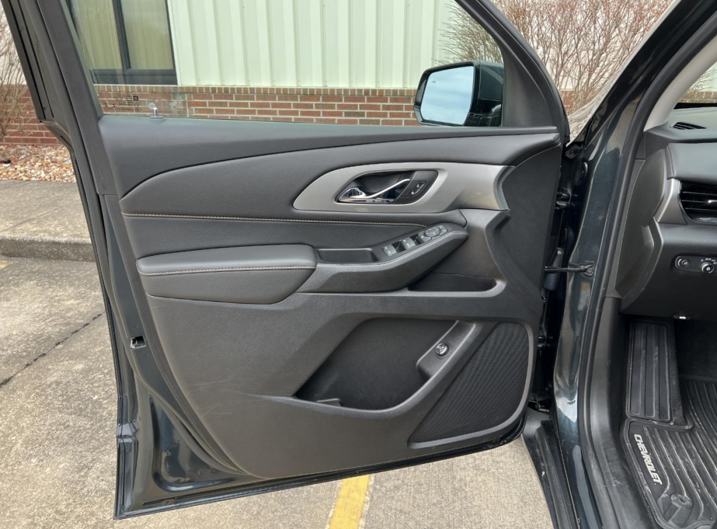 2019 GRAY /Black Cloth CHEVROLET TRAVERSE LT (1GNERGKW9KJ) with an 3.6L engine, Automatic transmission, located at 2990 Old Orchard Rd., Jackson, MO, 63755, 37.354214, -89.612106 - Photo#13