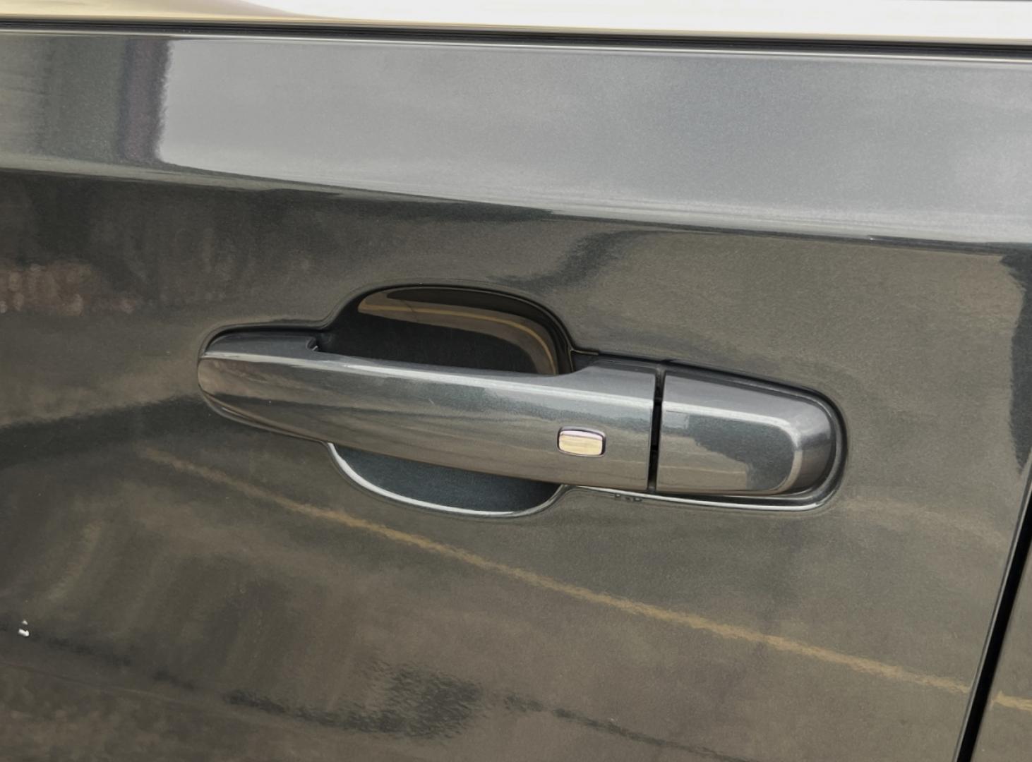 2019 GRAY /Black Cloth CHEVROLET TRAVERSE LT (1GNERGKW9KJ) with an 3.6L engine, Automatic transmission, located at 2990 Old Orchard Rd., Jackson, MO, 63755, 37.354214, -89.612106 - Photo#37