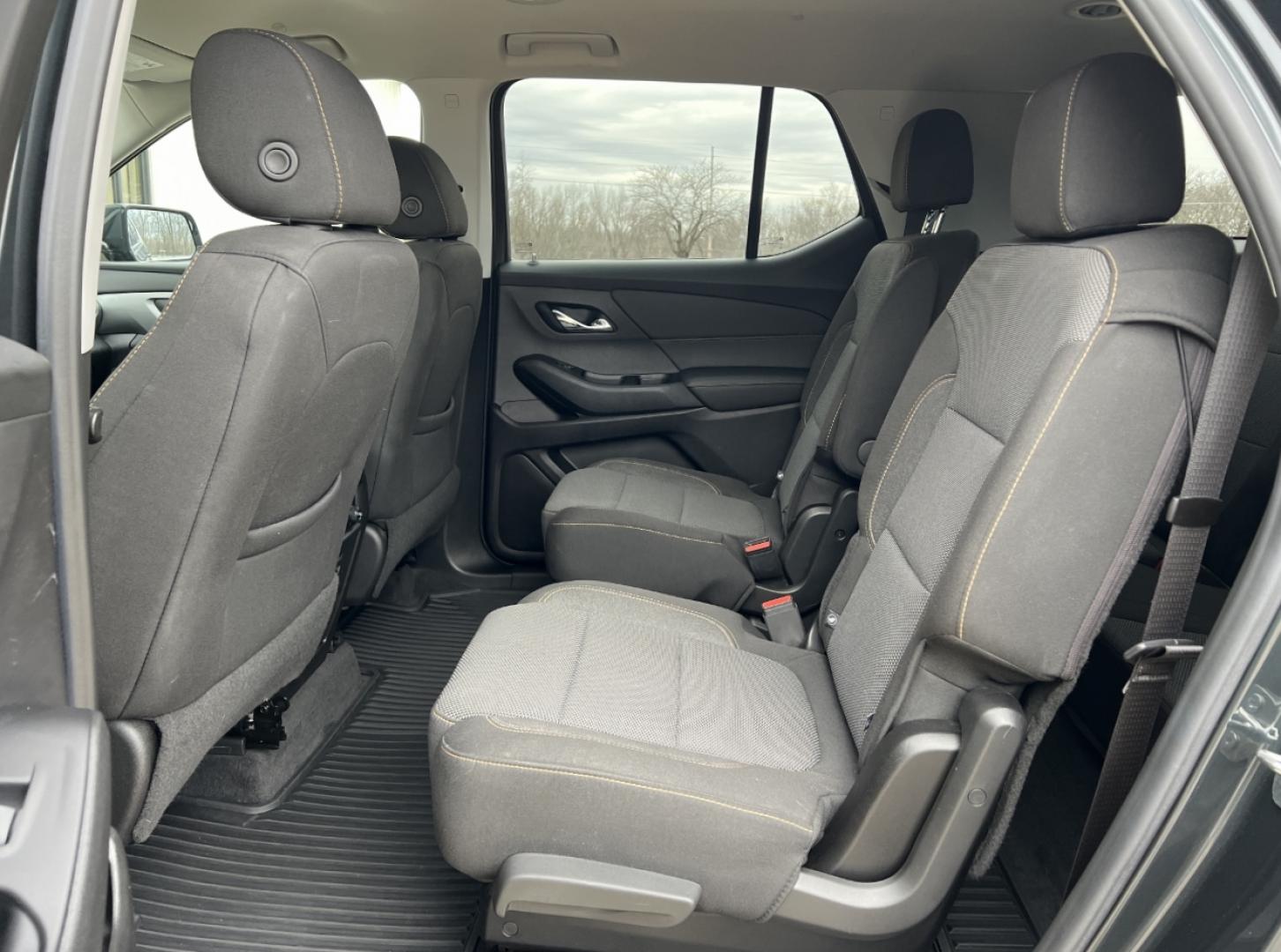 2019 GRAY /Black Cloth CHEVROLET TRAVERSE LT (1GNERGKW9KJ) with an 3.6L engine, Automatic transmission, located at 2990 Old Orchard Rd., Jackson, MO, 63755, 37.354214, -89.612106 - Photo#17