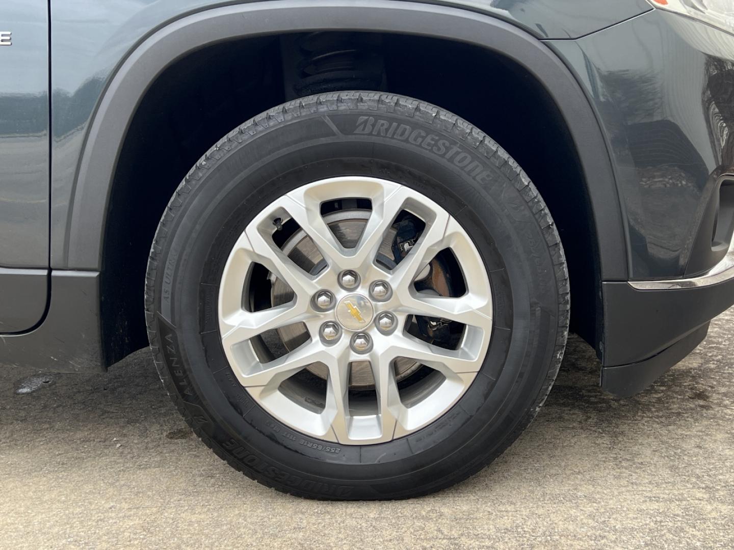 2019 GRAY /Black Cloth CHEVROLET TRAVERSE LT (1GNERGKW9KJ) with an 3.6L engine, Automatic transmission, located at 2990 Old Orchard Rd., Jackson, MO, 63755, 37.354214, -89.612106 - Photo#44