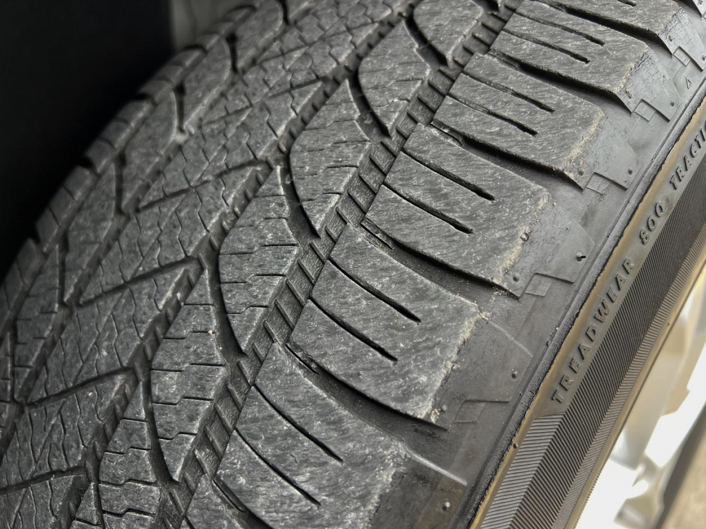 2019 GRAY /Black Cloth CHEVROLET TRAVERSE LT (1GNERGKW9KJ) with an 3.6L engine, Automatic transmission, located at 2990 Old Orchard Rd., Jackson, MO, 63755, 37.354214, -89.612106 - Photo#41