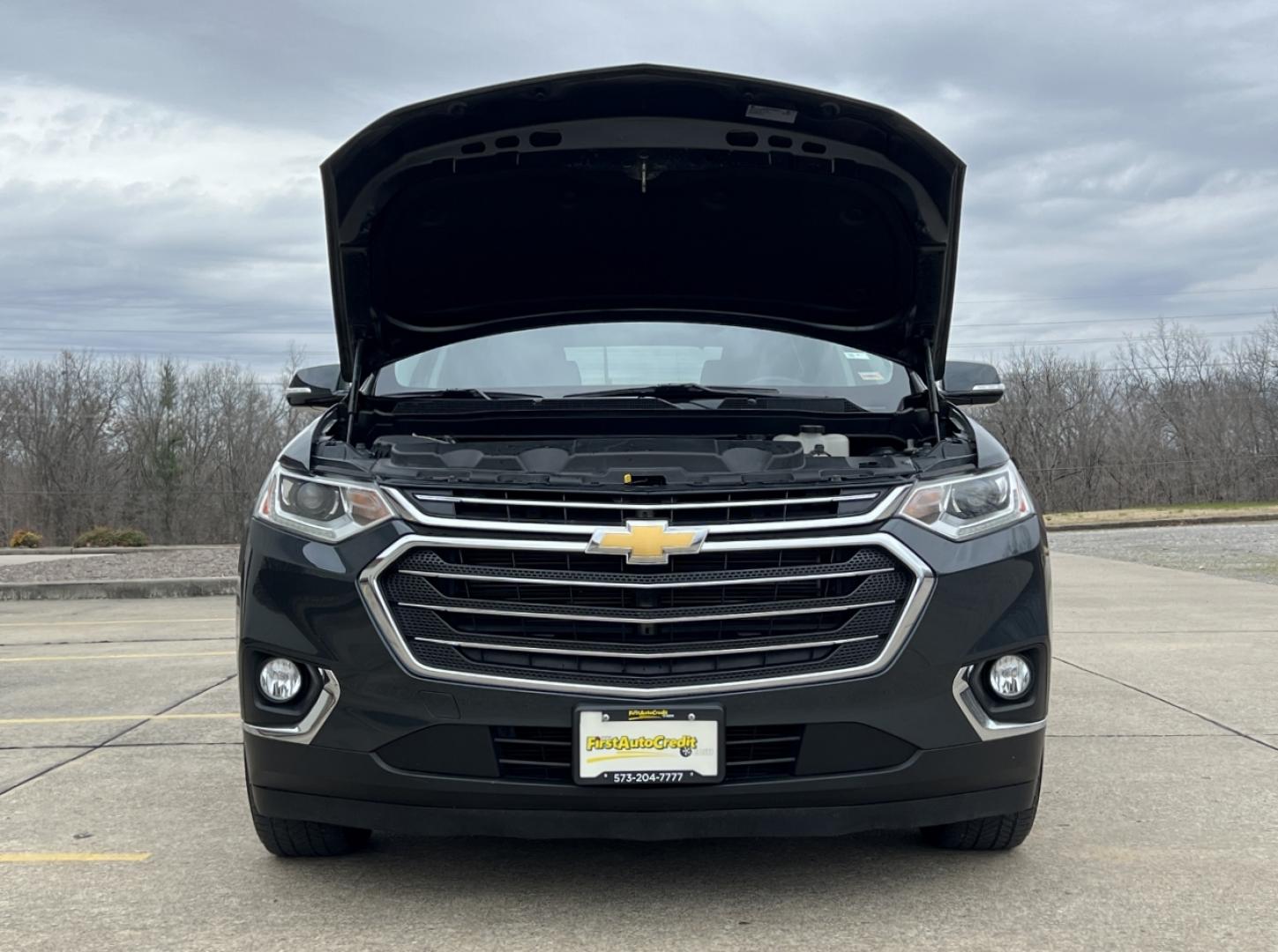2019 GRAY /Black Cloth CHEVROLET TRAVERSE LT (1GNERGKW9KJ) with an 3.6L engine, Automatic transmission, located at 2990 Old Orchard Rd., Jackson, MO, 63755, 37.354214, -89.612106 - Photo#38