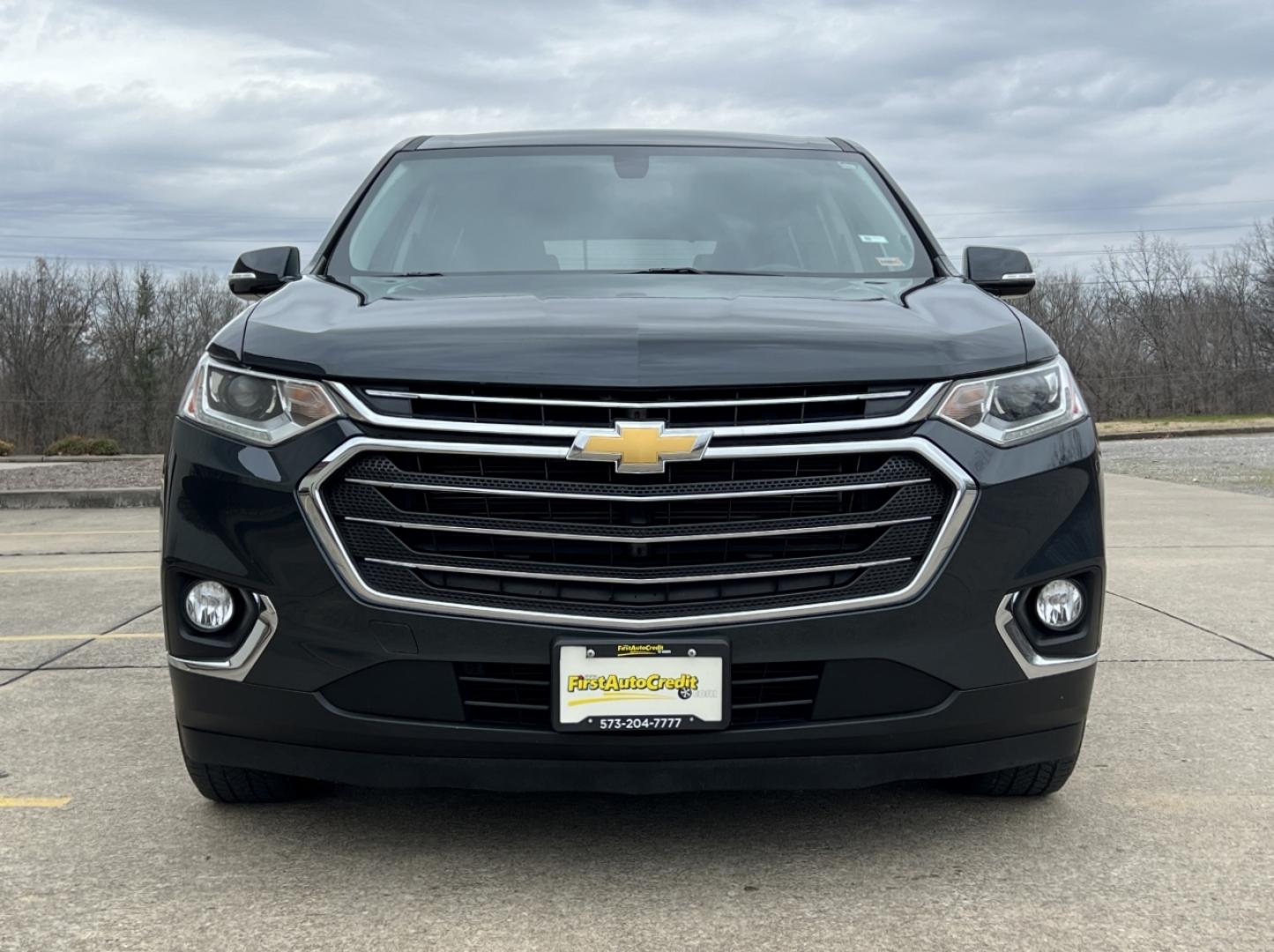 2019 GRAY /Black Cloth CHEVROLET TRAVERSE LT (1GNERGKW9KJ) with an 3.6L engine, Automatic transmission, located at 2990 Old Orchard Rd., Jackson, MO, 63755, 37.354214, -89.612106 - Photo#12