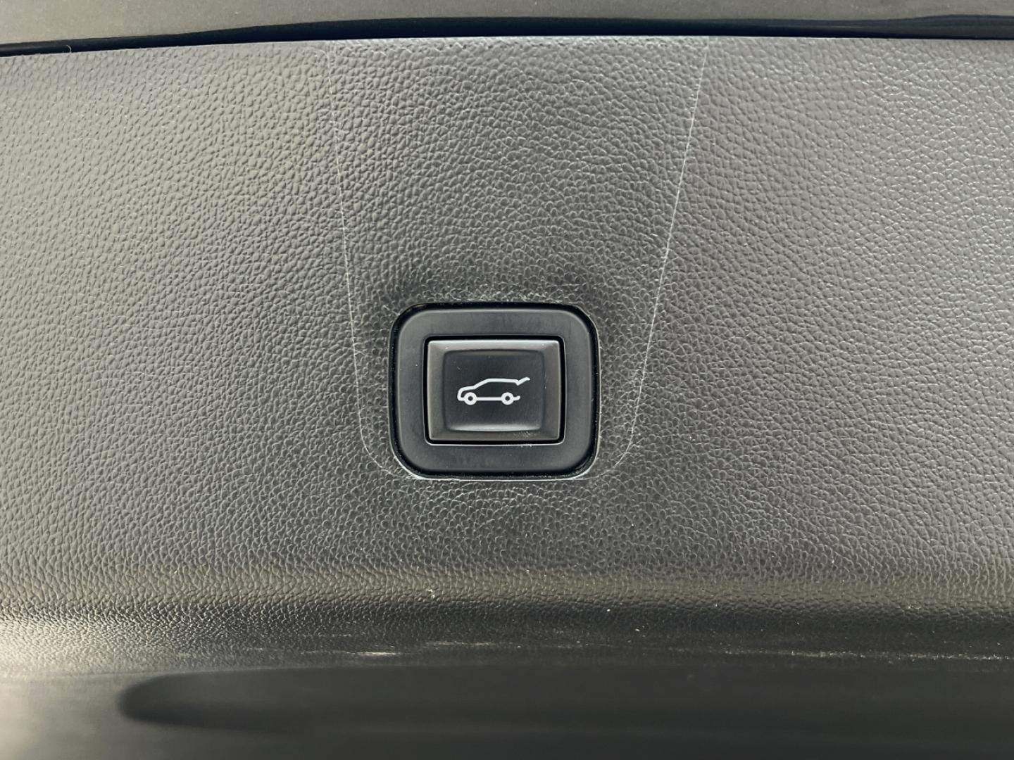 2019 GRAY /Black Cloth CHEVROLET TRAVERSE LT (1GNERGKW9KJ) with an 3.6L engine, Automatic transmission, located at 2990 Old Orchard Rd., Jackson, MO, 63755, 37.354214, -89.612106 - Photo#22