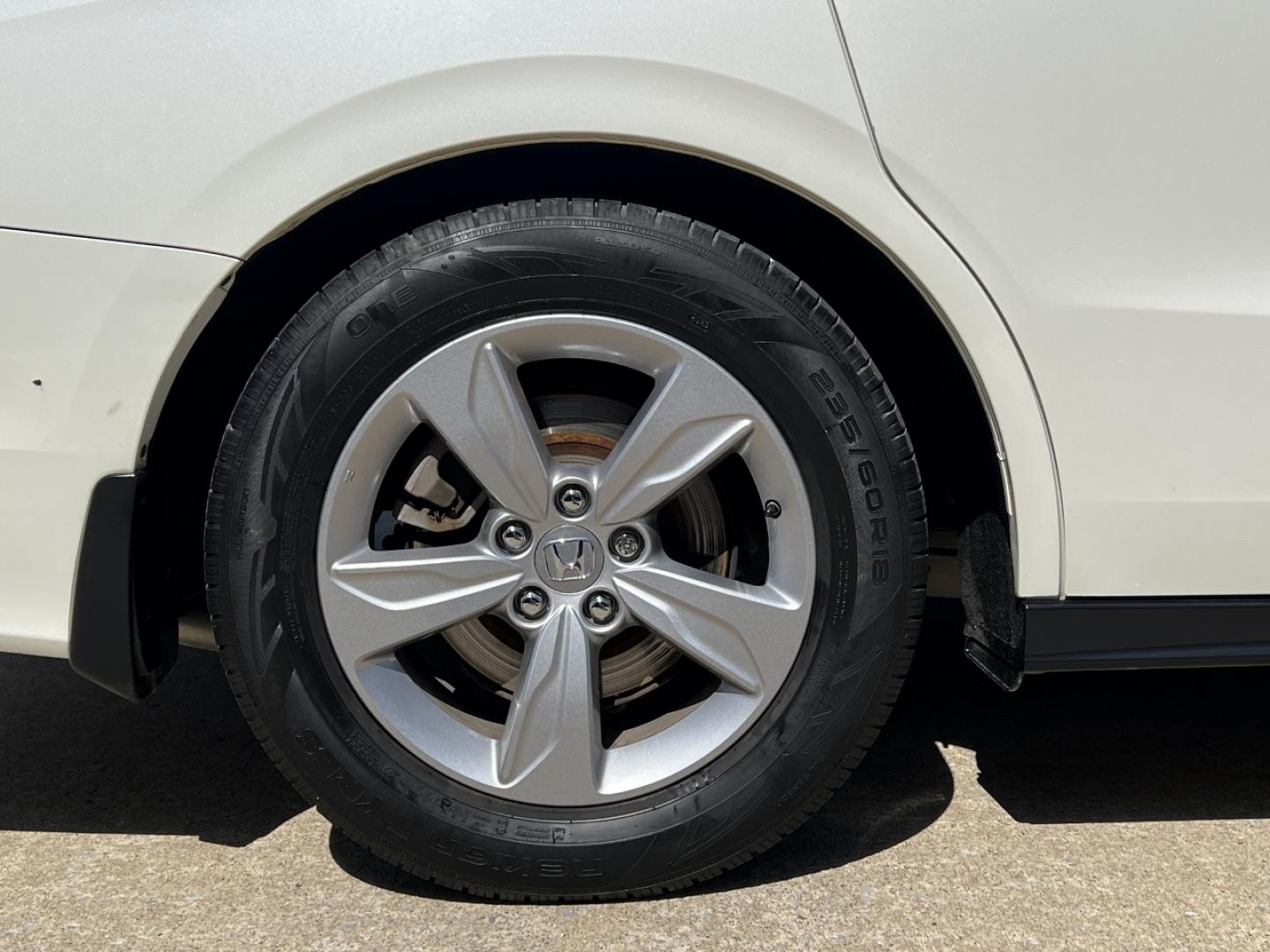 2019 WHITE /Gray Leather Honda Odyssey EX-L (5FNRL6H73KB) with an 3.5L V6 engine, Automatic transmission, located at 506 S. Kingshighway, Cape Girardeau, MO, 63703, (573) 235-5000, 37.294991, -89.553635 - 2019 Honda Odyssey EX-L 101xxx miles Front Wheel Drive 3.5L V6 Automatic Leather 3rd Row Rear Entertainment Navigation Power/Heated Seats Backup Camera Bluetooth Remote Start Cruise Power Windows/Locks/Mirrors We have financing available and we accept trades! Fill out a credit applica - Photo#45