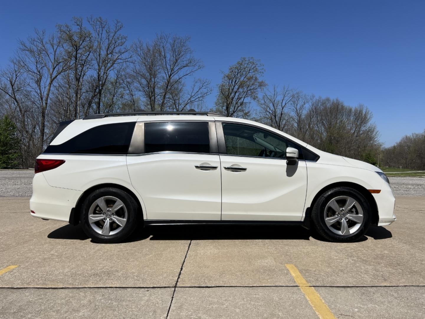 2019 WHITE /Gray Leather Honda Odyssey EX-L (5FNRL6H73KB) with an 3.5L V6 engine, Automatic transmission, located at 506 S. Kingshighway, Cape Girardeau, MO, 63703, (573) 235-5000, 37.294991, -89.553635 - 2019 Honda Odyssey EX-L 101xxx miles Front Wheel Drive 3.5L V6 Automatic Leather 3rd Row Rear Entertainment Navigation Power/Heated Seats Backup Camera Bluetooth Remote Start Cruise Power Windows/Locks/Mirrors We have financing available and we accept trades! Fill out a credit applica - Photo#10