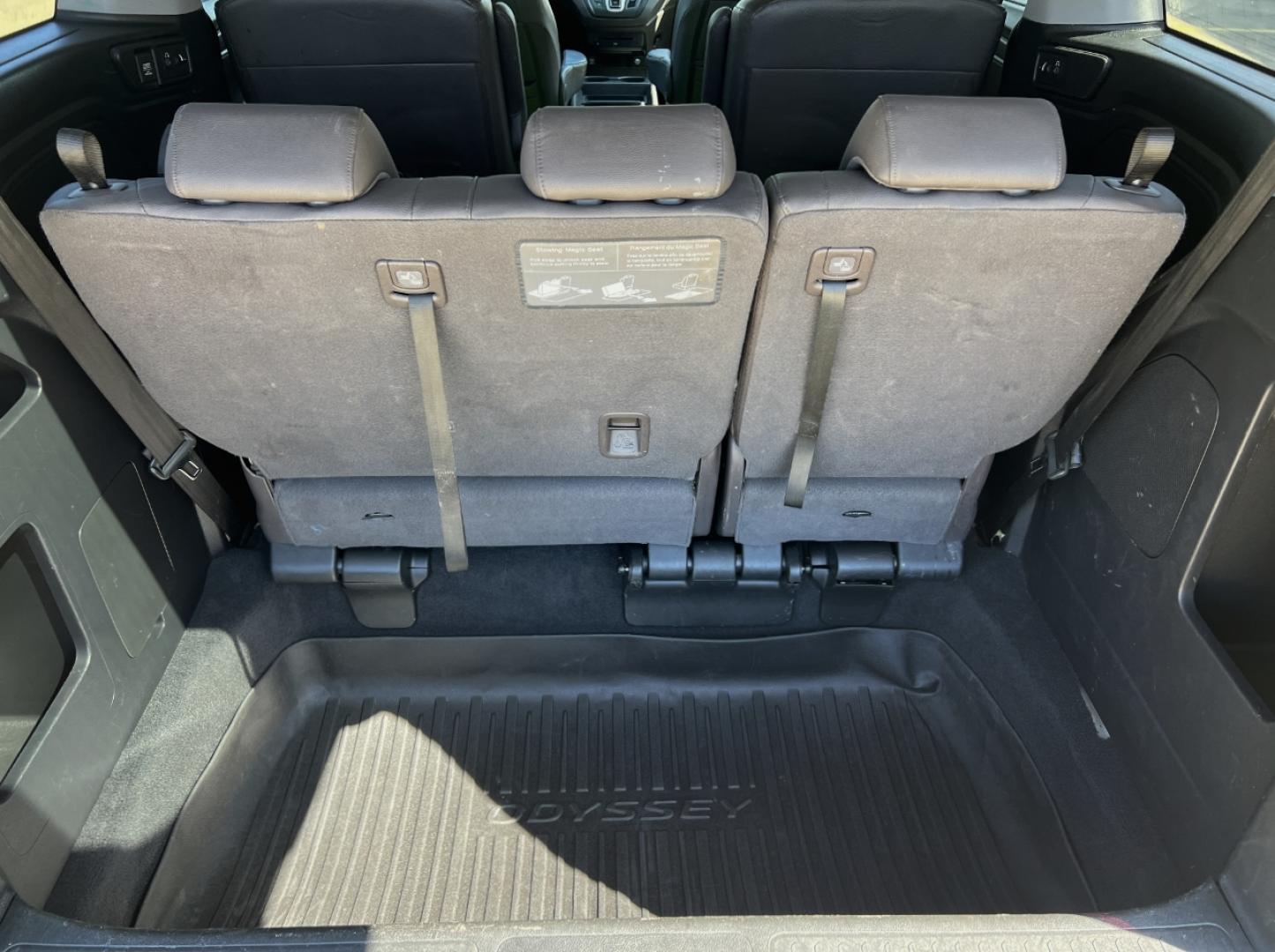 2019 WHITE /Gray Leather Honda Odyssey EX-L (5FNRL6H73KB) with an 3.5L V6 engine, Automatic transmission, located at 506 S. Kingshighway, Cape Girardeau, MO, 63703, (573) 235-5000, 37.294991, -89.553635 - 2019 Honda Odyssey EX-L 101xxx miles Front Wheel Drive 3.5L V6 Automatic Leather 3rd Row Rear Entertainment Navigation Power/Heated Seats Backup Camera Bluetooth Remote Start Cruise Power Windows/Locks/Mirrors We have financing available and we accept trades! Fill out a credit applica - Photo#23