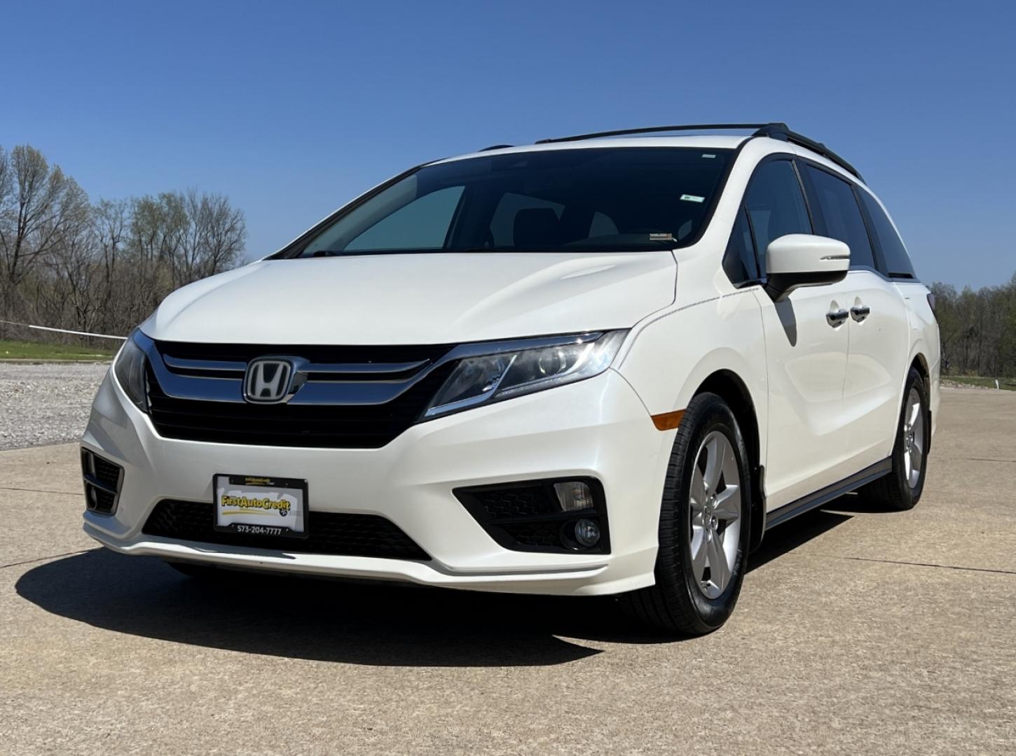 2019 WHITE /Gray Leather Honda Odyssey EX-L (5FNRL6H73KB) with an 3.5L V6 engine, Automatic transmission, located at 506 S. Kingshighway, Cape Girardeau, MO, 63703, (573) 235-5000, 37.294991, -89.553635 - 2019 Honda Odyssey EX-L 101xxx miles Front Wheel Drive 3.5L V6 Automatic Leather 3rd Row Rear Entertainment Navigation Power/Heated Seats Backup Camera Bluetooth Remote Start Cruise Power Windows/Locks/Mirrors We have financing available and we accept trades! Fill out a credit applica - Photo#8