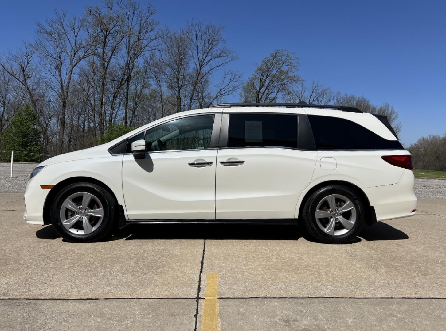 2019 WHITE /Gray Leather Honda Odyssey EX-L (5FNRL6H73KB) with an 3.5L V6 engine, Automatic transmission, located at 506 S. Kingshighway, Cape Girardeau, MO, 63703, (573) 235-5000, 37.294991, -89.553635 - 2019 Honda Odyssey EX-L 101xxx miles Front Wheel Drive 3.5L V6 Automatic Leather 3rd Row Rear Entertainment Navigation Power/Heated Seats Backup Camera Bluetooth Remote Start Cruise Power Windows/Locks/Mirrors We have financing available and we accept trades! Fill out a credit applica - Photo#9