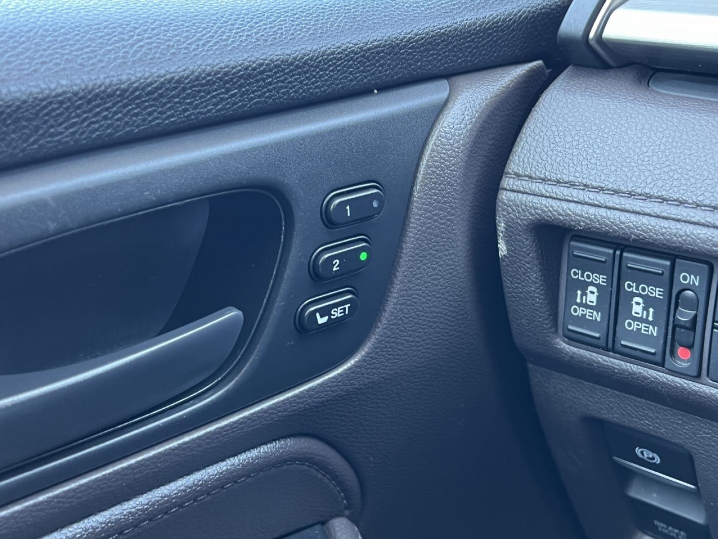 2019 WHITE /Gray Leather Honda Odyssey EX-L (5FNRL6H73KB) with an 3.5L V6 engine, Automatic transmission, located at 506 S. Kingshighway, Cape Girardeau, MO, 63703, (573) 235-5000, 37.294991, -89.553635 - 2019 Honda Odyssey EX-L 101xxx miles Front Wheel Drive 3.5L V6 Automatic Leather 3rd Row Rear Entertainment Navigation Power/Heated Seats Backup Camera Bluetooth Remote Start Cruise Power Windows/Locks/Mirrors We have financing available and we accept trades! Fill out a credit applica - Photo#33