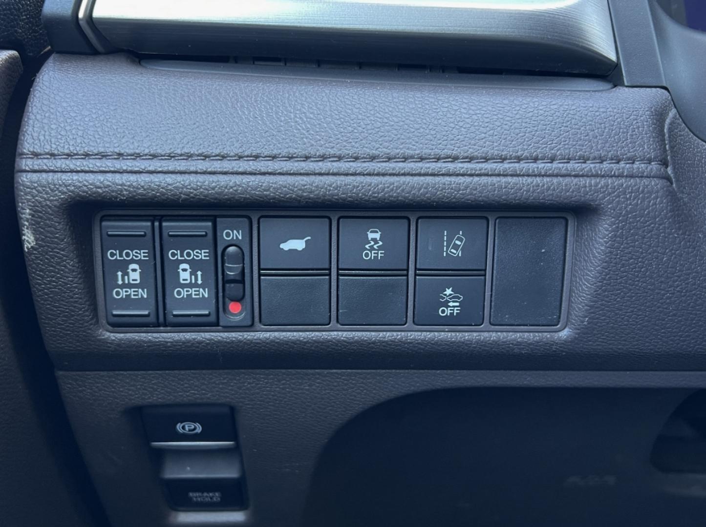 2019 WHITE /Gray Leather Honda Odyssey EX-L (5FNRL6H73KB) with an 3.5L V6 engine, Automatic transmission, located at 506 S. Kingshighway, Cape Girardeau, MO, 63703, (573) 235-5000, 37.294991, -89.553635 - 2019 Honda Odyssey EX-L 101xxx miles Front Wheel Drive 3.5L V6 Automatic Leather 3rd Row Rear Entertainment Navigation Power/Heated Seats Backup Camera Bluetooth Remote Start Cruise Power Windows/Locks/Mirrors We have financing available and we accept trades! Fill out a credit applica - Photo#34
