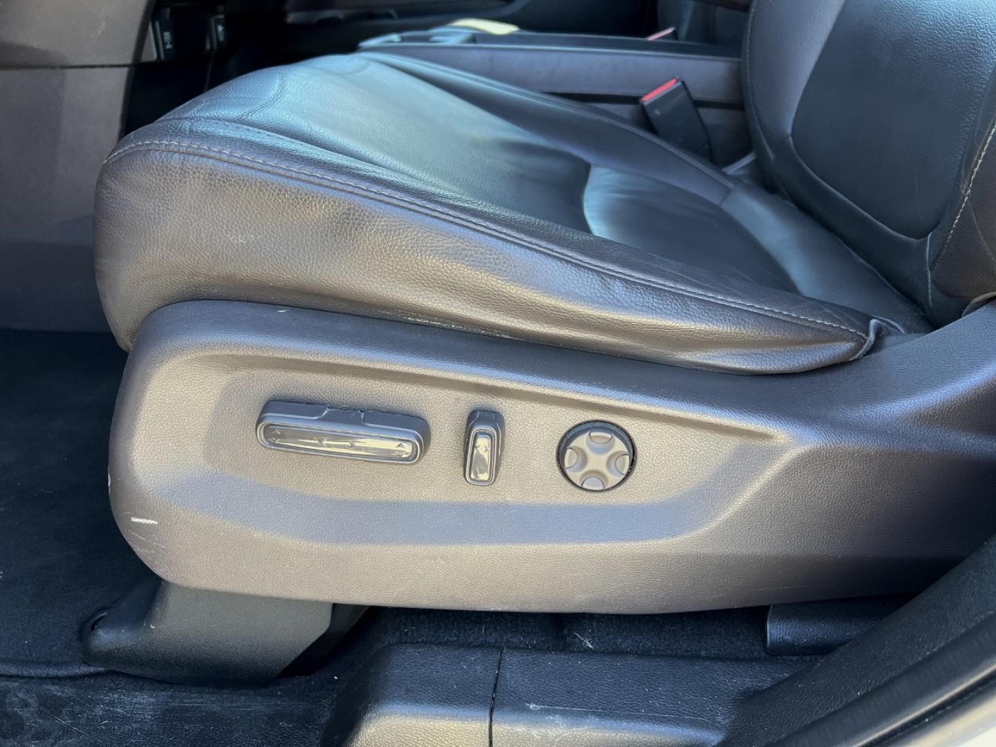 2019 WHITE /Gray Leather Honda Odyssey EX-L (5FNRL6H73KB) with an 3.5L V6 engine, Automatic transmission, located at 506 S. Kingshighway, Cape Girardeau, MO, 63703, (573) 235-5000, 37.294991, -89.553635 - 2019 Honda Odyssey EX-L 101xxx miles Front Wheel Drive 3.5L V6 Automatic Leather 3rd Row Rear Entertainment Navigation Power/Heated Seats Backup Camera Bluetooth Remote Start Cruise Power Windows/Locks/Mirrors We have financing available and we accept trades! Fill out a credit applica - Photo#5