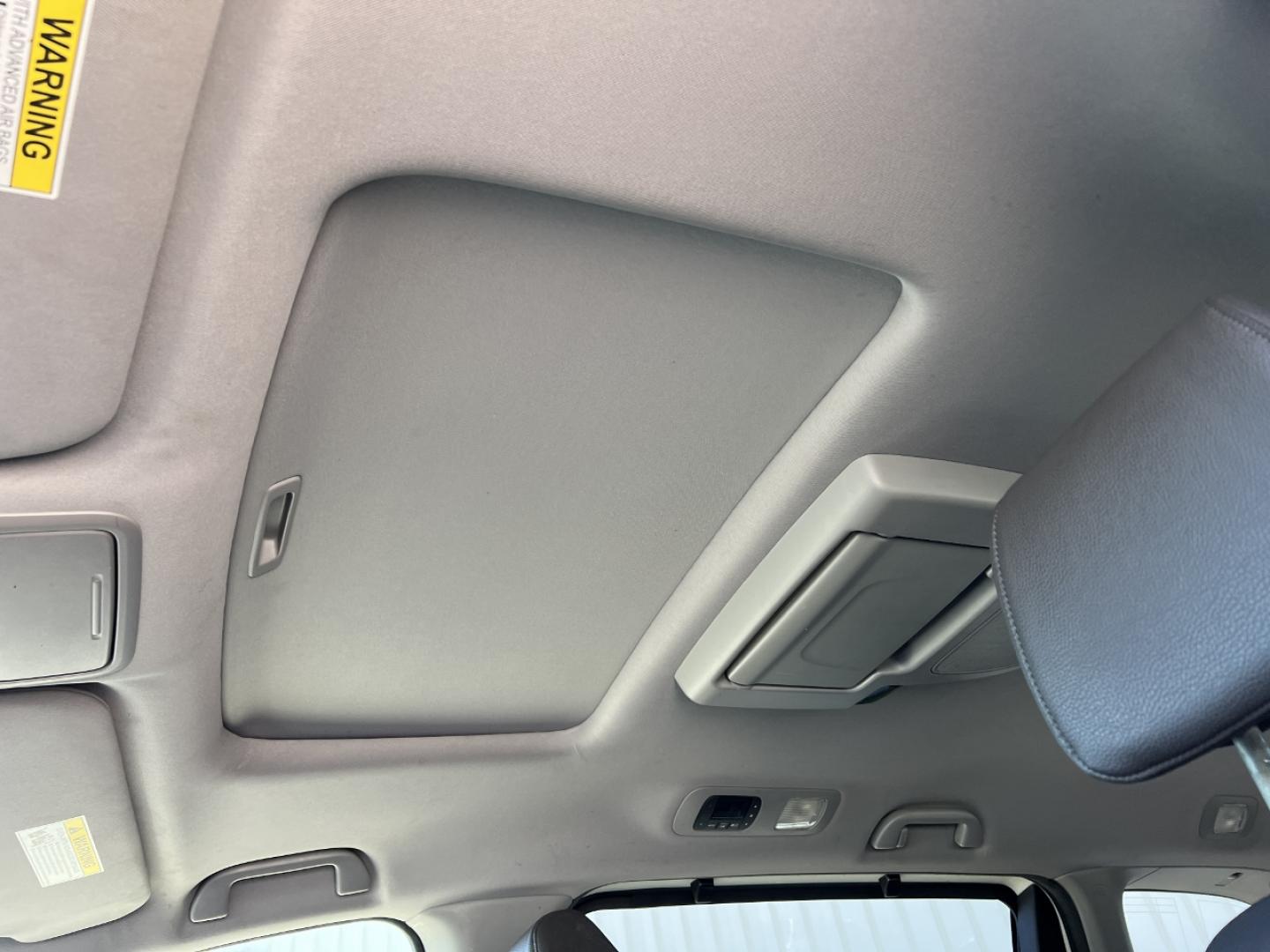 2019 WHITE /Gray Leather Honda Odyssey EX-L (5FNRL6H73KB) with an 3.5L V6 engine, Automatic transmission, located at 506 S. Kingshighway, Cape Girardeau, MO, 63703, (573) 235-5000, 37.294991, -89.553635 - 2019 Honda Odyssey EX-L 101xxx miles Front Wheel Drive 3.5L V6 Automatic Leather 3rd Row Rear Entertainment Navigation Power/Heated Seats Backup Camera Bluetooth Remote Start Cruise Power Windows/Locks/Mirrors We have financing available and we accept trades! Fill out a credit applica - Photo#4