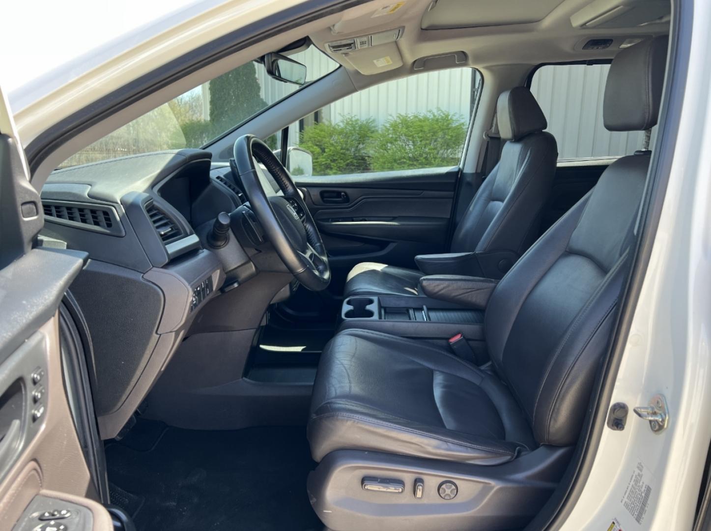 2019 WHITE /Gray Leather Honda Odyssey EX-L (5FNRL6H73KB) with an 3.5L V6 engine, Automatic transmission, located at 506 S. Kingshighway, Cape Girardeau, MO, 63703, (573) 235-5000, 37.294991, -89.553635 - 2019 Honda Odyssey EX-L 101xxx miles Front Wheel Drive 3.5L V6 Automatic Leather 3rd Row Rear Entertainment Navigation Power/Heated Seats Backup Camera Bluetooth Remote Start Cruise Power Windows/Locks/Mirrors We have financing available and we accept trades! Fill out a credit applica - Photo#16