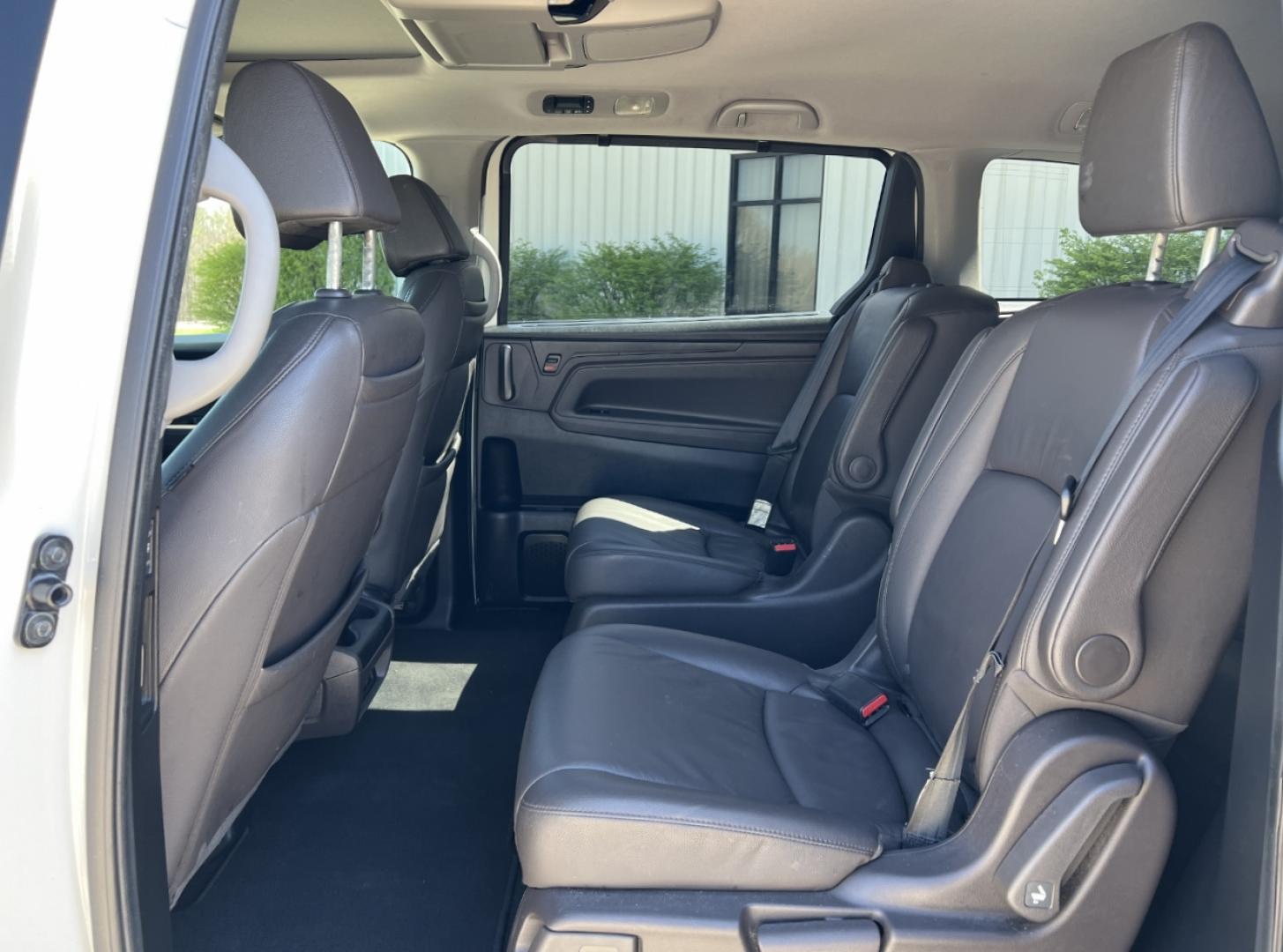 2019 WHITE /Gray Leather Honda Odyssey EX-L (5FNRL6H73KB) with an 3.5L V6 engine, Automatic transmission, located at 506 S. Kingshighway, Cape Girardeau, MO, 63703, (573) 235-5000, 37.294991, -89.553635 - 2019 Honda Odyssey EX-L 101xxx miles Front Wheel Drive 3.5L V6 Automatic Leather 3rd Row Rear Entertainment Navigation Power/Heated Seats Backup Camera Bluetooth Remote Start Cruise Power Windows/Locks/Mirrors We have financing available and we accept trades! Fill out a credit applica - Photo#19