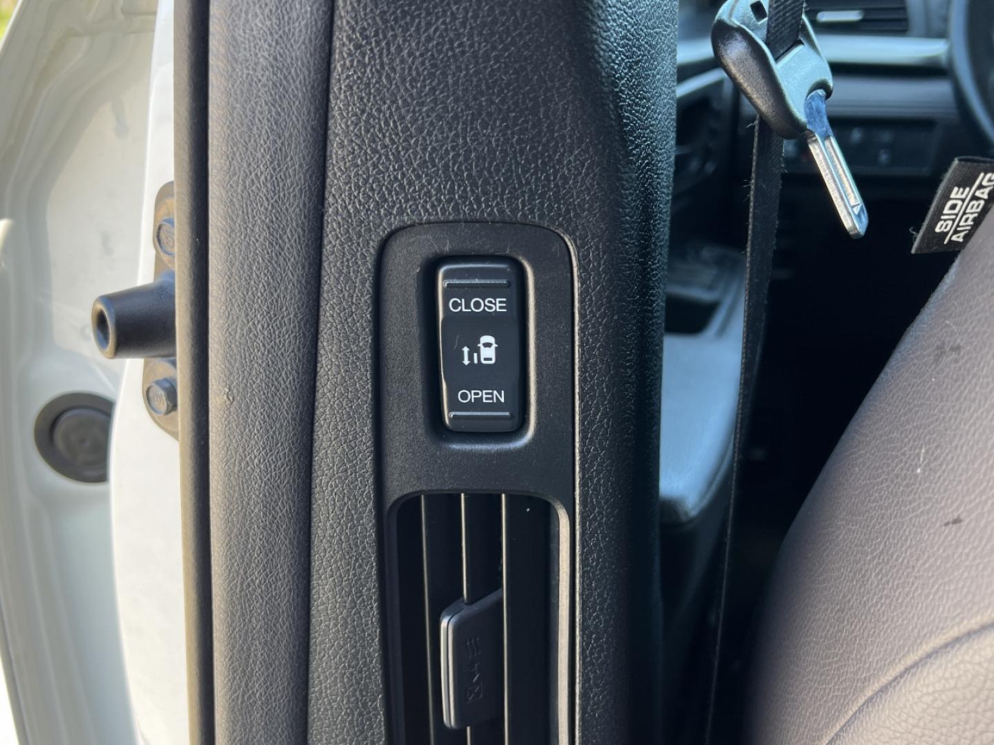 2019 WHITE /Gray Leather Honda Odyssey EX-L (5FNRL6H73KB) with an 3.5L V6 engine, Automatic transmission, located at 506 S. Kingshighway, Cape Girardeau, MO, 63703, (573) 235-5000, 37.294991, -89.553635 - 2019 Honda Odyssey EX-L 101xxx miles Front Wheel Drive 3.5L V6 Automatic Leather 3rd Row Rear Entertainment Navigation Power/Heated Seats Backup Camera Bluetooth Remote Start Cruise Power Windows/Locks/Mirrors We have financing available and we accept trades! Fill out a credit applica - Photo#37