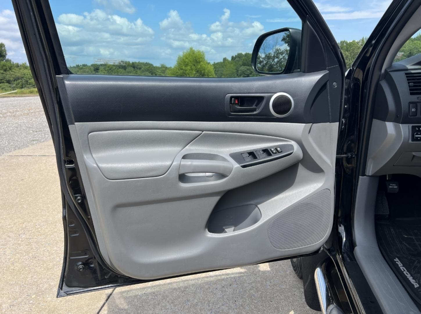 2015 BLACK /Gray Cloth Toyota Tacoma PreRunner Double Cab V6 2WD (5TFJU4GN4FX) with an 4.0L V6 engine, 5-Speed Automatic transmission, located at 506 S. Kingshighway, Cape Girardeau, MO, 63703, (573) 235-5000, 37.294991, -89.553635 - 2015 Toyota Tacoma PreRunner TRD Sport Local 1-Owner 227xxx miles Rear Wheel Drive 4.0L V6 Automatic Bluetooth Cruise Power Windows/Locks/Mirrors We have financing available and we accept trades! Fill out a credit application on our website or come by today! If you have any questions, give - Photo#10