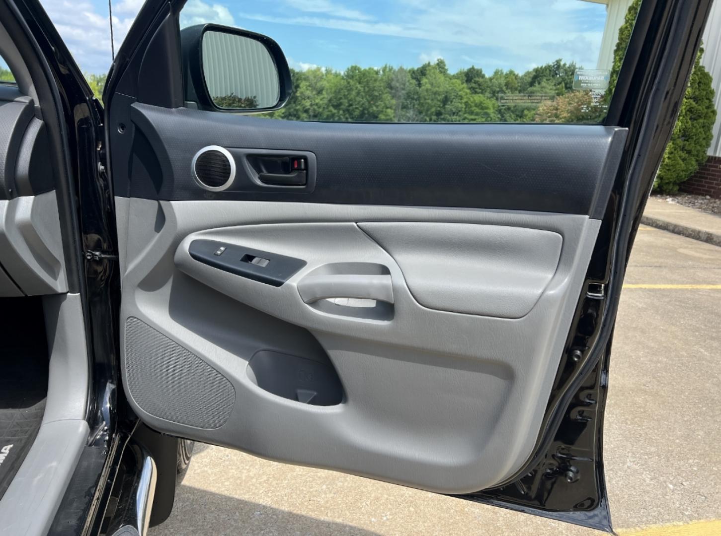 2015 BLACK /Gray Cloth Toyota Tacoma PreRunner Double Cab V6 2WD (5TFJU4GN4FX) with an 4.0L V6 engine, 5-Speed Automatic transmission, located at 506 S. Kingshighway, Cape Girardeau, MO, 63703, (573) 235-5000, 37.294991, -89.553635 - 2015 Toyota Tacoma PreRunner TRD Sport Local 1-Owner 227xxx miles Rear Wheel Drive 4.0L V6 Automatic Bluetooth Cruise Power Windows/Locks/Mirrors We have financing available and we accept trades! Fill out a credit application on our website or come by today! If you have any questions, give - Photo#12