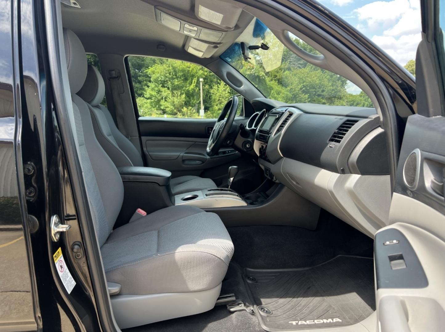 2015 BLACK /Gray Cloth Toyota Tacoma PreRunner Double Cab V6 2WD (5TFJU4GN4FX) with an 4.0L V6 engine, 5-Speed Automatic transmission, located at 506 S. Kingshighway, Cape Girardeau, MO, 63703, (573) 235-5000, 37.294991, -89.553635 - 2015 Toyota Tacoma PreRunner TRD Sport Local 1-Owner 227xxx miles Rear Wheel Drive 4.0L V6 Automatic Bluetooth Cruise Power Windows/Locks/Mirrors We have financing available and we accept trades! Fill out a credit application on our website or come by today! If you have any questions, give - Photo#13