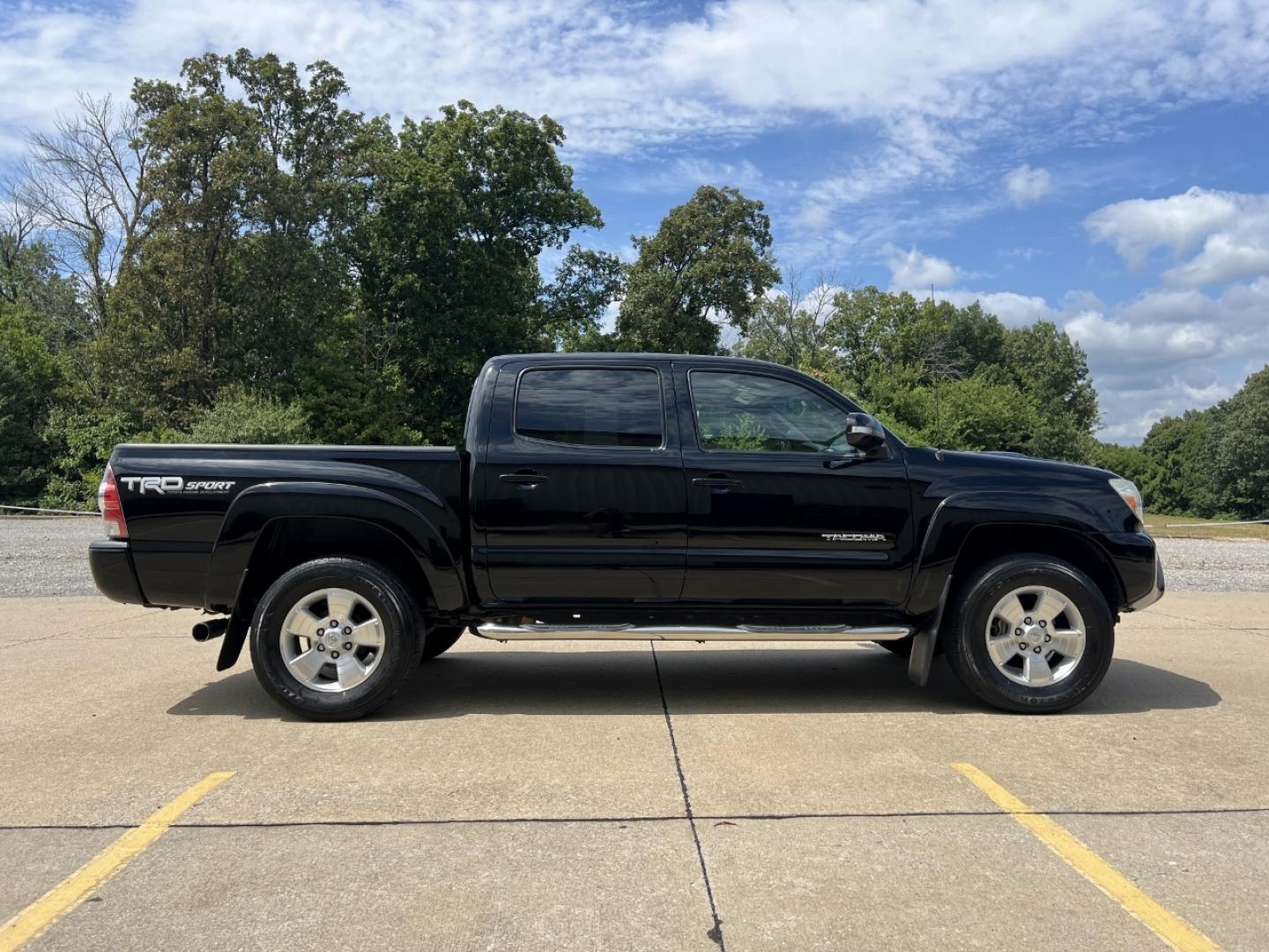 2015 BLACK /Gray Cloth Toyota Tacoma PreRunner Double Cab V6 2WD (5TFJU4GN4FX) with an 4.0L V6 engine, 5-Speed Automatic transmission, located at 506 S. Kingshighway, Cape Girardeau, MO, 63703, (573) 235-5000, 37.294991, -89.553635 - 2015 Toyota Tacoma PreRunner TRD Sport Local 1-Owner 227xxx miles Rear Wheel Drive 4.0L V6 Automatic Bluetooth Cruise Power Windows/Locks/Mirrors We have financing available and we accept trades! Fill out a credit application on our website or come by today! If you have any questions, give - Photo#5