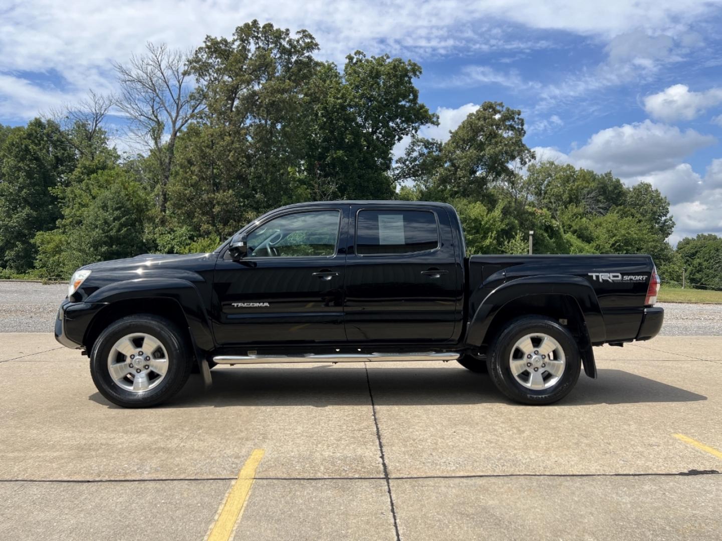 2015 BLACK /Gray Cloth Toyota Tacoma PreRunner Double Cab V6 2WD (5TFJU4GN4FX) with an 4.0L V6 engine, 5-Speed Automatic transmission, located at 506 S. Kingshighway, Cape Girardeau, MO, 63703, (573) 235-5000, 37.294991, -89.553635 - 2015 Toyota Tacoma PreRunner TRD Sport Local 1-Owner 227xxx miles Rear Wheel Drive 4.0L V6 Automatic Bluetooth Cruise Power Windows/Locks/Mirrors We have financing available and we accept trades! Fill out a credit application on our website or come by today! If you have any questions, give - Photo#4