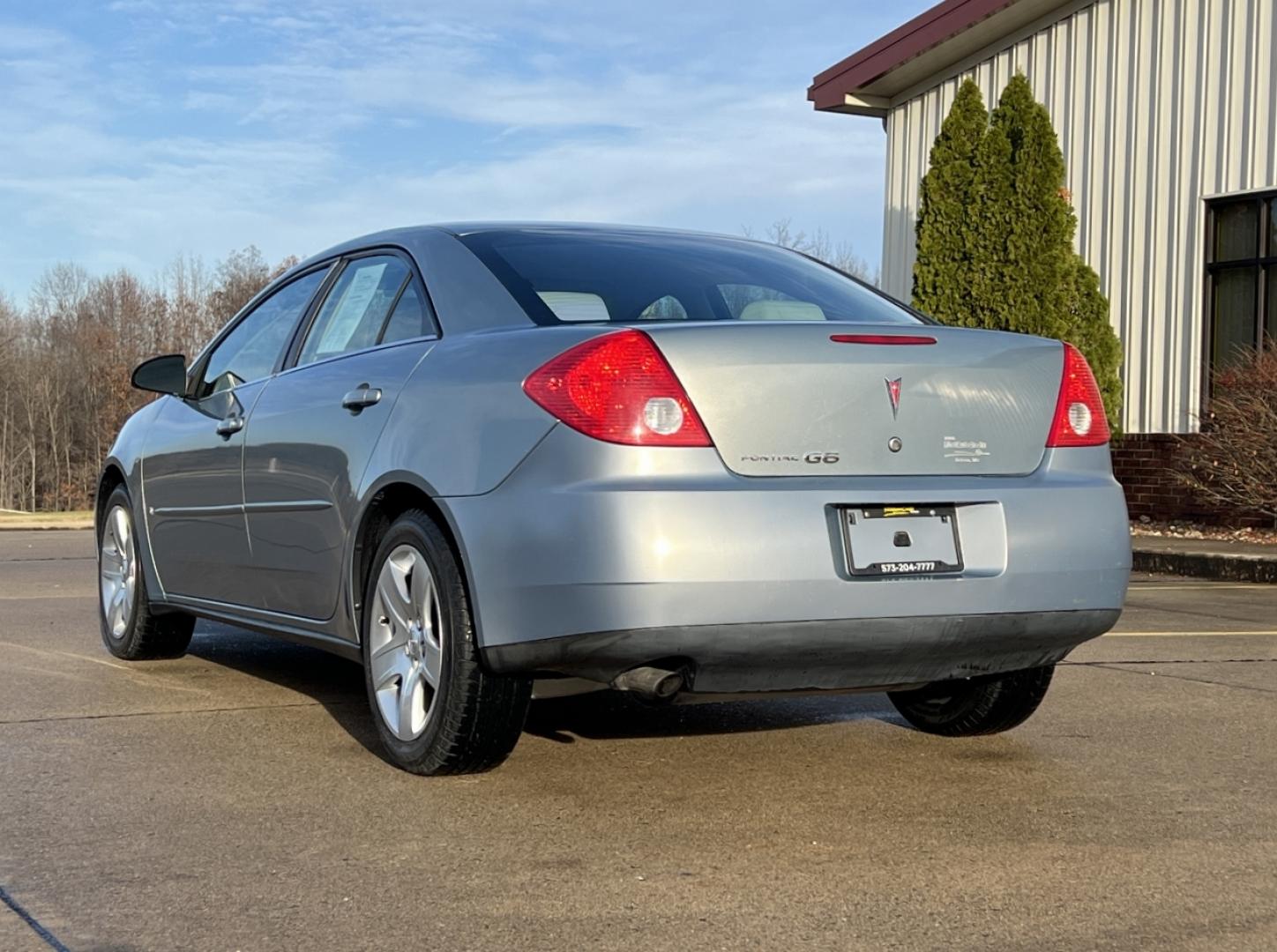 2009 GREY /Tan Cloth Pontiac G6 Sedan (1G2ZG57B694) with an 2.4L 4 Cyl. engine, 4-Speed Automatic Overdrive transmission, located at 2990 Old Orchard Rd., Jackson, MO, 63755, 37.354214, -89.612106 - 2009 Pontiac G6 Only 48xxx miles Front Wheel Drive 2.4L 4 Cyl. Automatic Cruise Power Windows/Locks/Mirrors We have financing available and we accept trades! Fill out a credit application on our website or come by today! If you have any questions, give us a call at (573) 204-7777 or visit ou - Photo#5
