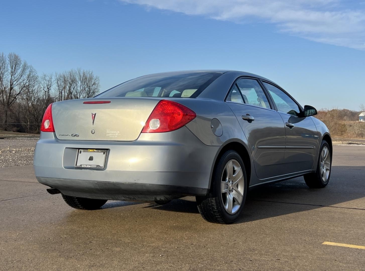 2009 GREY /Tan Cloth Pontiac G6 Sedan (1G2ZG57B694) with an 2.4L 4 Cyl. engine, 4-Speed Automatic Overdrive transmission, located at 2990 Old Orchard Rd., Jackson, MO, 63755, 37.354214, -89.612106 - 2009 Pontiac G6 Only 48xxx miles Front Wheel Drive 2.4L 4 Cyl. Automatic Cruise Power Windows/Locks/Mirrors We have financing available and we accept trades! Fill out a credit application on our website or come by today! If you have any questions, give us a call at (573) 204-7777 or visit ou - Photo#6