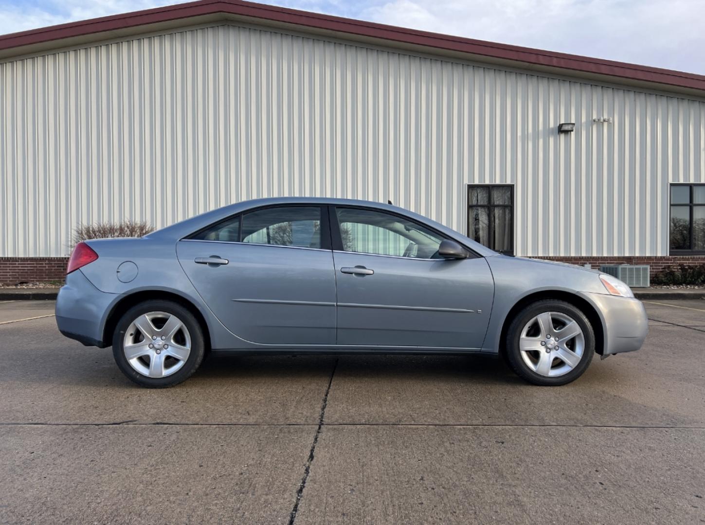2009 GREY /Tan Cloth Pontiac G6 Sedan (1G2ZG57B694) with an 2.4L 4 Cyl. engine, 4-Speed Automatic Overdrive transmission, located at 2990 Old Orchard Rd., Jackson, MO, 63755, 37.354214, -89.612106 - 2009 Pontiac G6 Only 48xxx miles Front Wheel Drive 2.4L 4 Cyl. Automatic Cruise Power Windows/Locks/Mirrors We have financing available and we accept trades! Fill out a credit application on our website or come by today! If you have any questions, give us a call at (573) 204-7777 or visit ou - Photo#4