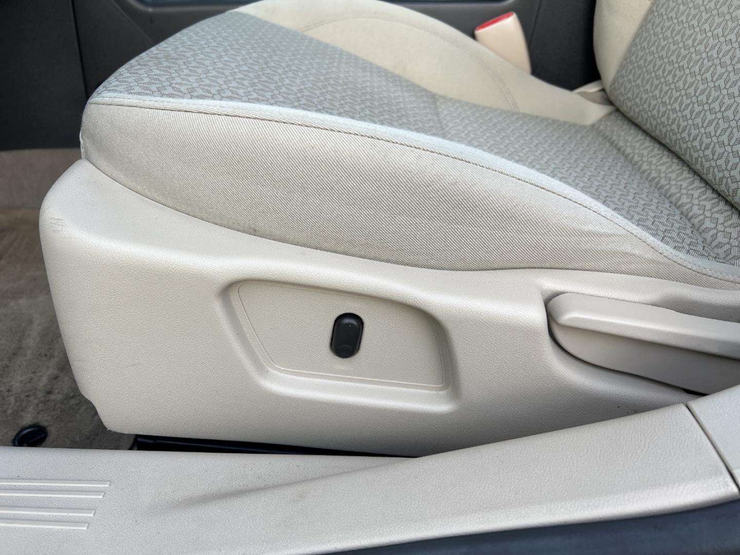 2009 GREY /Tan Cloth Pontiac G6 Sedan (1G2ZG57B694) with an 2.4L 4 Cyl. engine, 4-Speed Automatic Overdrive transmission, located at 2990 Old Orchard Rd., Jackson, MO, 63755, 37.354214, -89.612106 - 2009 Pontiac G6 Only 48xxx miles Front Wheel Drive 2.4L 4 Cyl. Automatic Cruise Power Windows/Locks/Mirrors We have financing available and we accept trades! Fill out a credit application on our website or come by today! If you have any questions, give us a call at (573) 204-7777 or visit ou - Photo#27