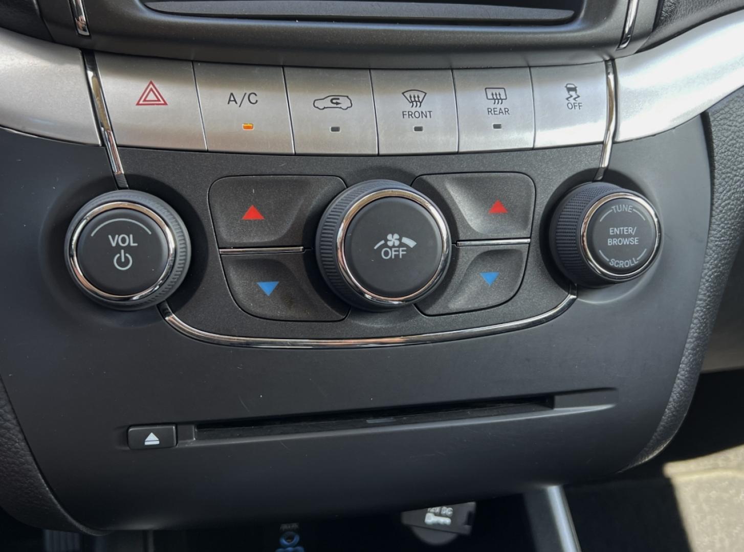 2020 GRAY /Black Cloth Dodge Journey SE Value (3C4PDCAB5LT) with an 2.4L 4 Cyl. engine, Automatic transmission, located at 506 S. Kingshighway, Cape Girardeau, MO, 63703, (573) 235-5000, 37.294991, -89.553635 - 2020 Dodge Journey SE 1-Owner 83xxx miles Front Wheel Drive 2.4L 4 Cyl. Automatic 3rd Row Backup Camera Cruise Power Windows/Locks/Mirrors We have financing available and we accept trades! Fill out a credit application on our website or come by today! If you have any questions, give us a - Photo#25