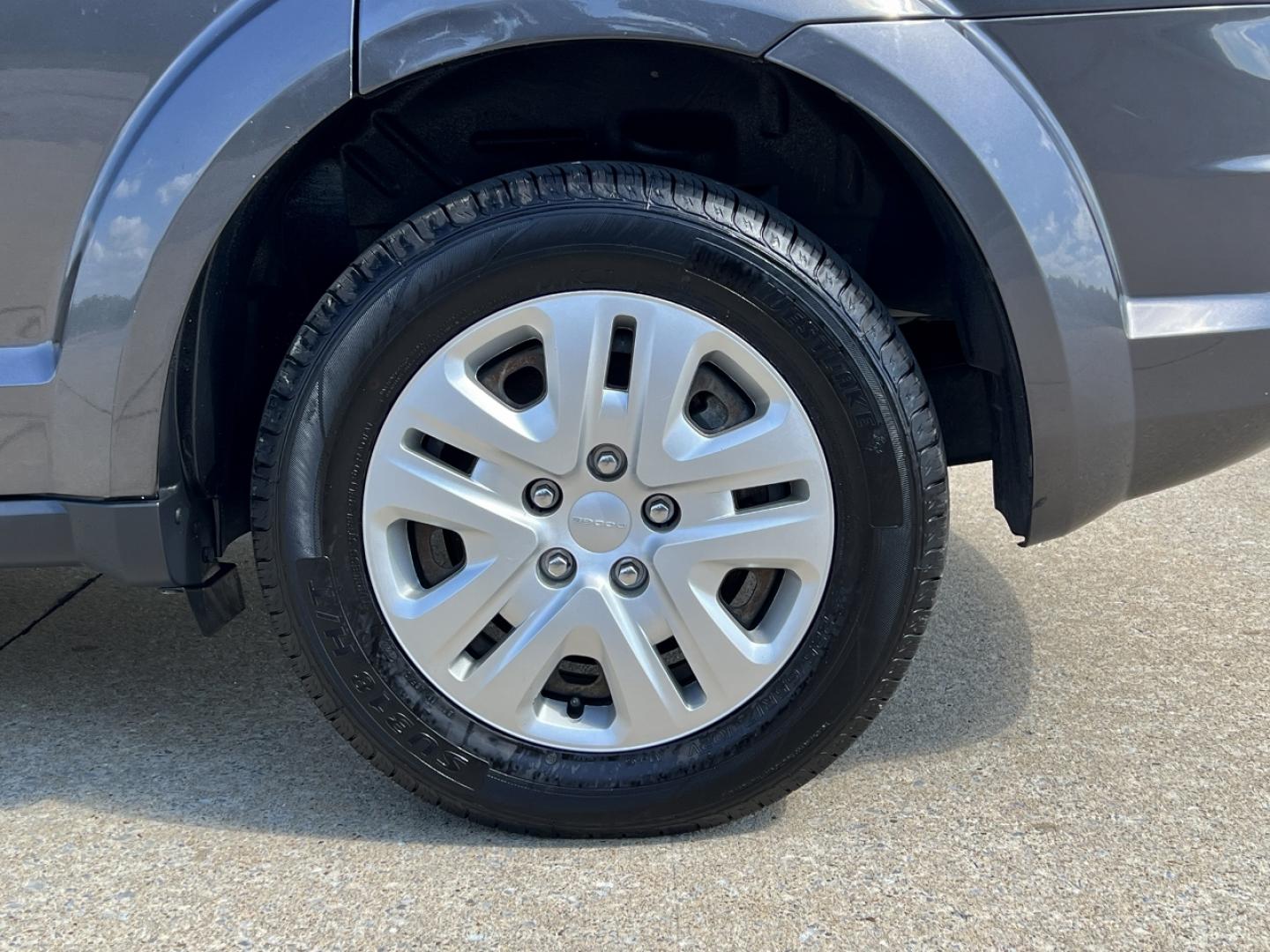2020 GRAY /Black Cloth Dodge Journey SE Value (3C4PDCAB5LT) with an 2.4L 4 Cyl. engine, Automatic transmission, located at 506 S. Kingshighway, Cape Girardeau, MO, 63703, (573) 235-5000, 37.294991, -89.553635 - 2020 Dodge Journey SE 1-Owner 83xxx miles Front Wheel Drive 2.4L 4 Cyl. Automatic 3rd Row Backup Camera Cruise Power Windows/Locks/Mirrors We have financing available and we accept trades! Fill out a credit application on our website or come by today! If you have any questions, give us a - Photo#34
