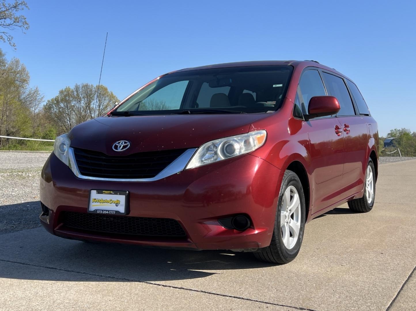 2011 MAROON /Gray Cloth Toyota Sienna LE 8-Pass V6 (5TDKK3DC4BS) with an 3.5L V6 engine, Automatic transmission, located at 506 S. Kingshighway, Cape Girardeau, MO, 63703, (573) 235-5000, 37.294991, -89.553635 - 2011 Toyota Sienna LE Local 1-Owner 199xxx miles Front Wheel Drive 3.5L V6 Automatic 3rd Row Power Driver Seat Backup Camera Cruise Power Windows/Locks/Mirrors We have financing available and we accept trades! Fill out a credit application on our website or come by today! If you have any - Photo#4