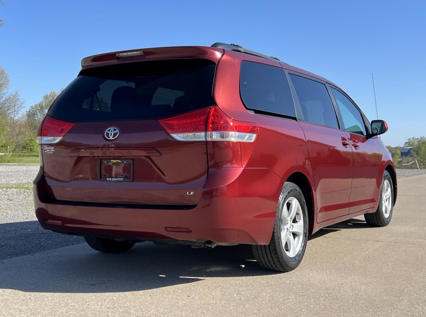 2011 MAROON /Gray Cloth Toyota Sienna LE 8-Pass V6 (5TDKK3DC4BS) with an 3.5L V6 engine, Automatic transmission, located at 506 S. Kingshighway, Cape Girardeau, MO, 63703, (573) 235-5000, 37.294991, -89.553635 - 2011 Toyota Sienna LE Local 1-Owner 199xxx miles Front Wheel Drive 3.5L V6 Automatic 3rd Row Power Driver Seat Backup Camera Cruise Power Windows/Locks/Mirrors We have financing available and we accept trades! Fill out a credit application on our website or come by today! If you have any - Photo#7