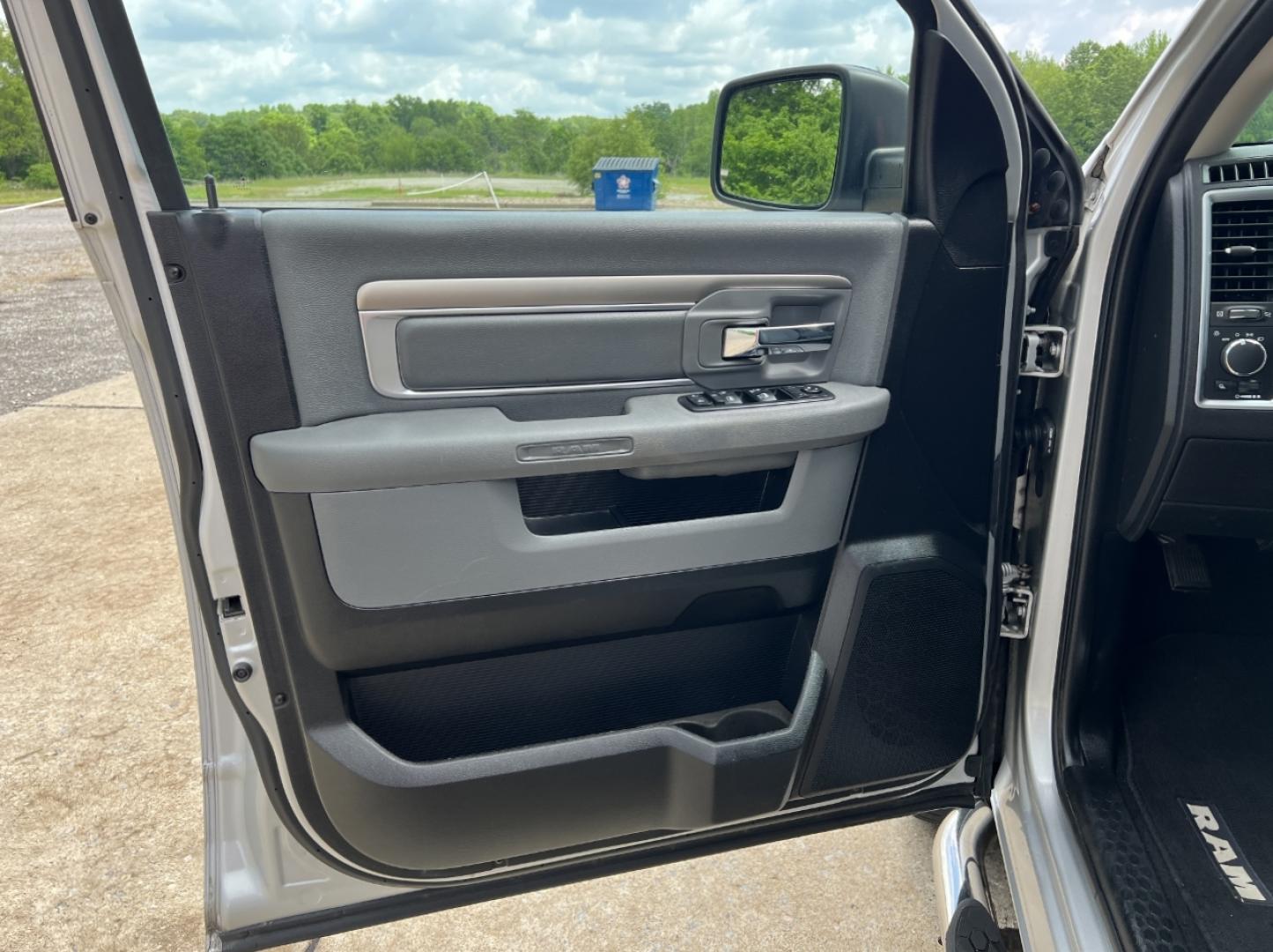 2015 SILVER /Gray Cloth RAM 1500 SLT Quad Cab 2WD (1C6RR6GG5FS) with an 3.6L V6 engine, Automatic transmission, located at 506 S. Kingshighway, Cape Girardeau, MO, 63703, (573) 235-5000, 37.294991, -89.553635 - 2015 Ram 1500 SLT 96xxx miles Rear Wheel Drive 3.6L V6 Automatic Bluetooth Cruise Power Windows/Locks/Mirrors We have financing available and we accept trades! Fill out a credit application on our website or come by today! If you have any questions, give us a call at (573) 235-5000 or visit - Photo#9