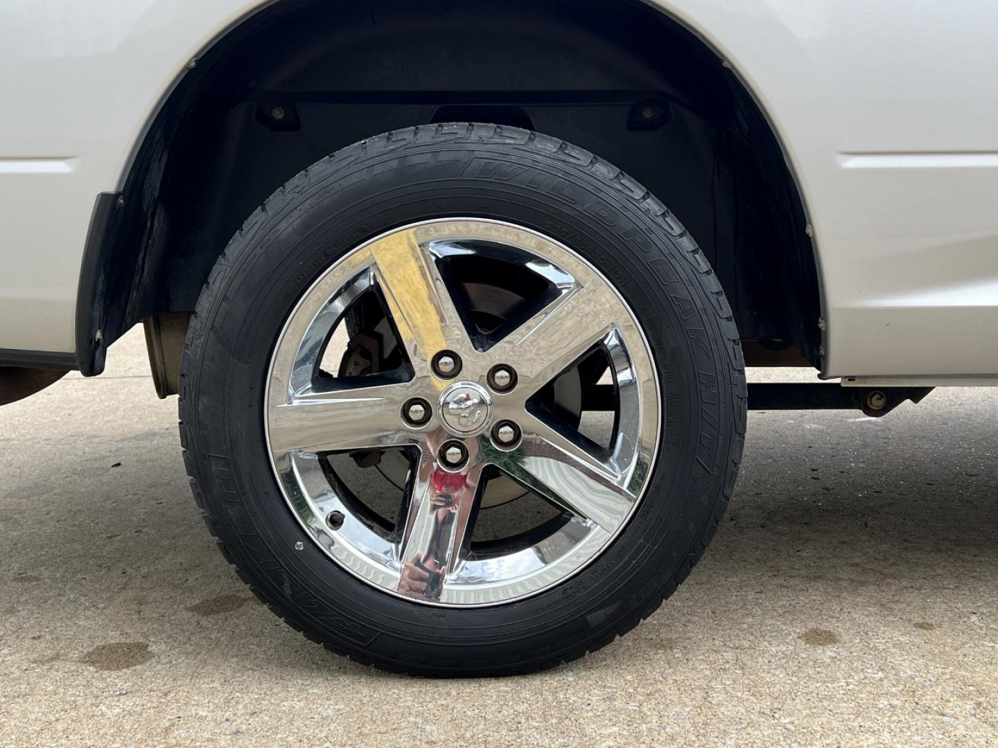 2015 SILVER /Gray Cloth RAM 1500 SLT Quad Cab 2WD (1C6RR6GG5FS) with an 3.6L V6 engine, Automatic transmission, located at 506 S. Kingshighway, Cape Girardeau, MO, 63703, (573) 235-5000, 37.294991, -89.553635 - 2015 Ram 1500 SLT 96xxx miles Rear Wheel Drive 3.6L V6 Automatic Bluetooth Cruise Power Windows/Locks/Mirrors We have financing available and we accept trades! Fill out a credit application on our website or come by today! If you have any questions, give us a call at (573) 235-5000 or visit - Photo#32